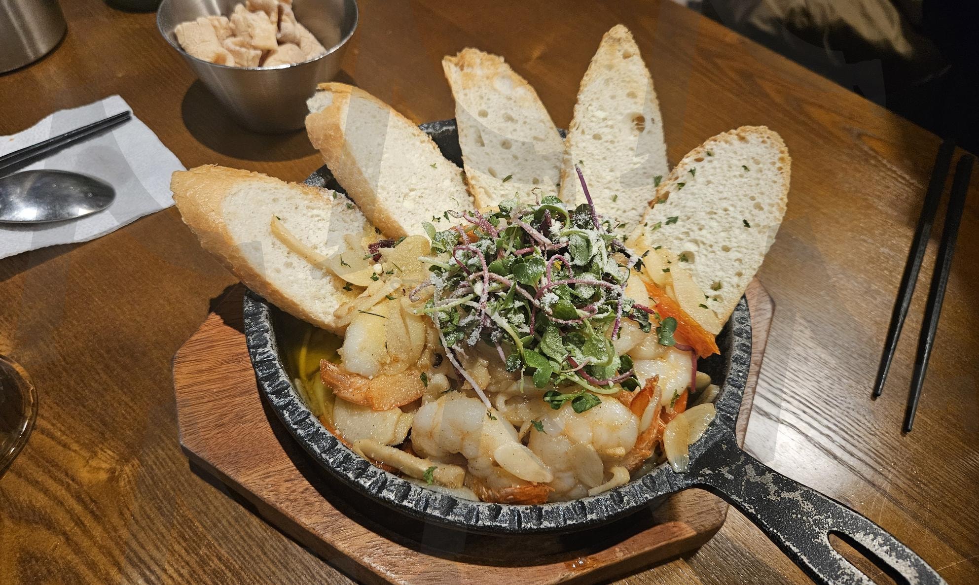 월간맥주집 감바스 알 아히요 | 월간맥주집, 감바스, 새우, 마늘, gambas, 안주, kfood, snack | 스탠바이 STANDBUY 디지털 콘텐츠