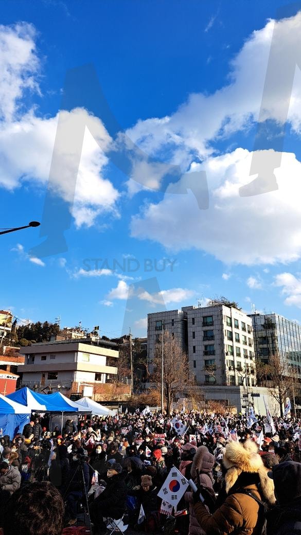 대통령 탄핵반대 집회 | 한남동 집회, 서울, 대통령 탄핵반대, 서울도심 집회, 강추위 속 도심집회 | 스탠바이 STANDBUY 디지털 콘텐츠