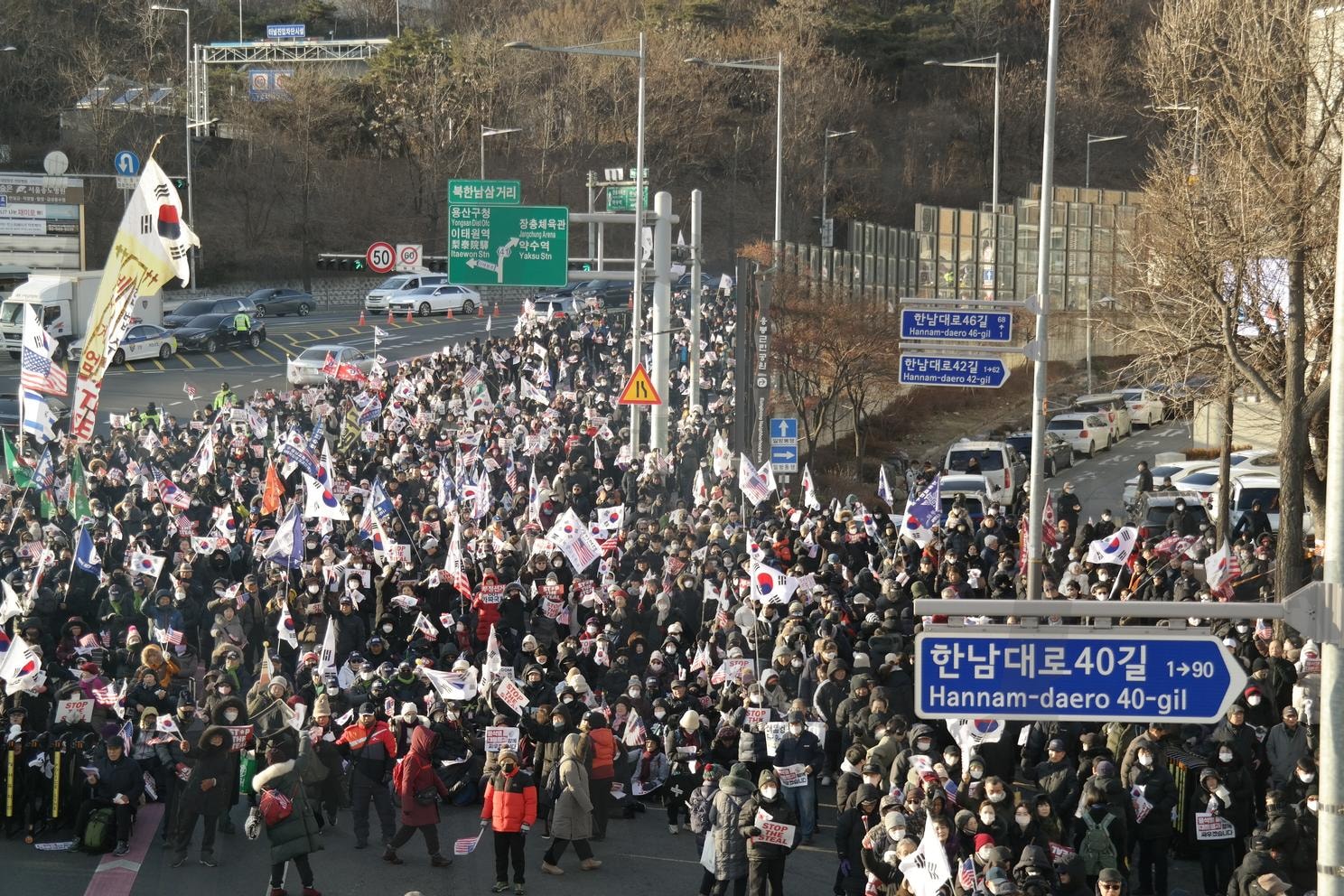 대통령 탄핵반대 시위 | 대한민국 대통령, 탄핵반대 시위, 윤석열 현직 대통령, 현직 대통령 체포 임박, 서울 한남동 | 스탠바이 STANDBUY 디지털 콘텐츠