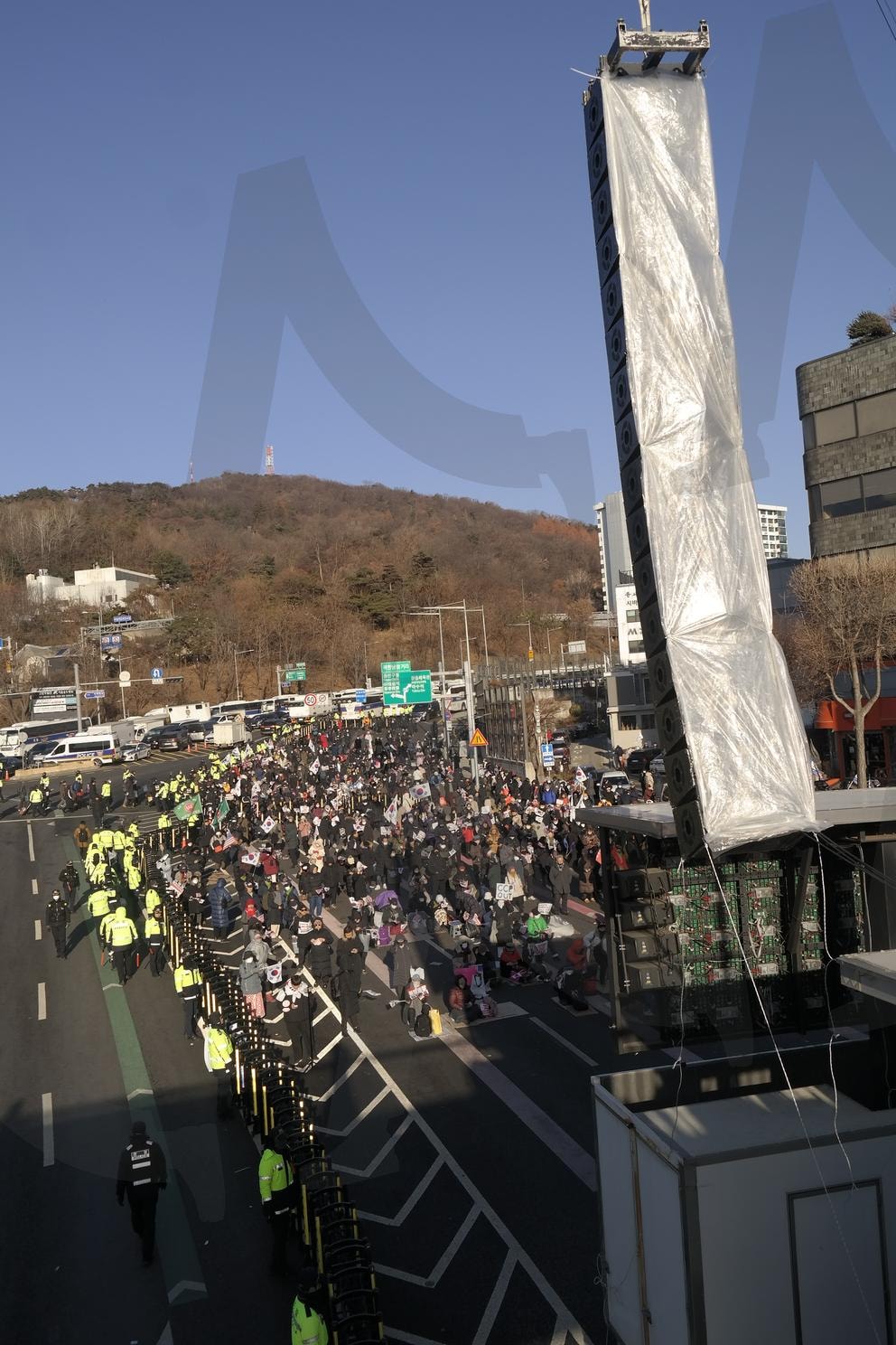 도로변 대규모 탄핵반대 집회 | 서울 한남동, 도로변 집회, 대규모 탠핵반대, 공수처 대통령 체포 시도 날, 윤석열 | 스탠바이 STANDBUY 디지털 콘텐츠
