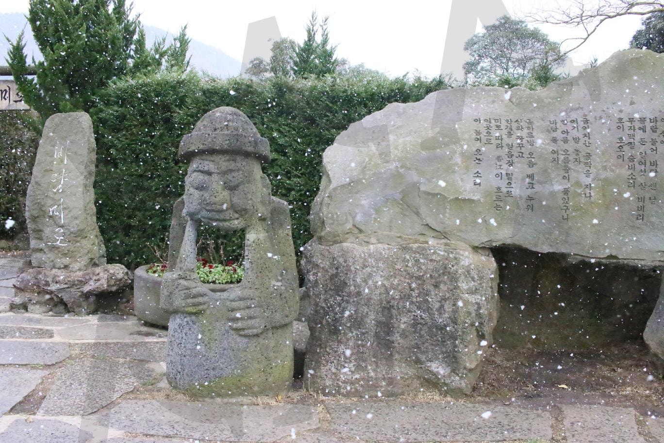 돌바루방 | 바람미로, 자연, 눈, 제주도, 겨울여행, 돌하루방 | 스탠바이 STANDBUY 디지털 콘텐츠