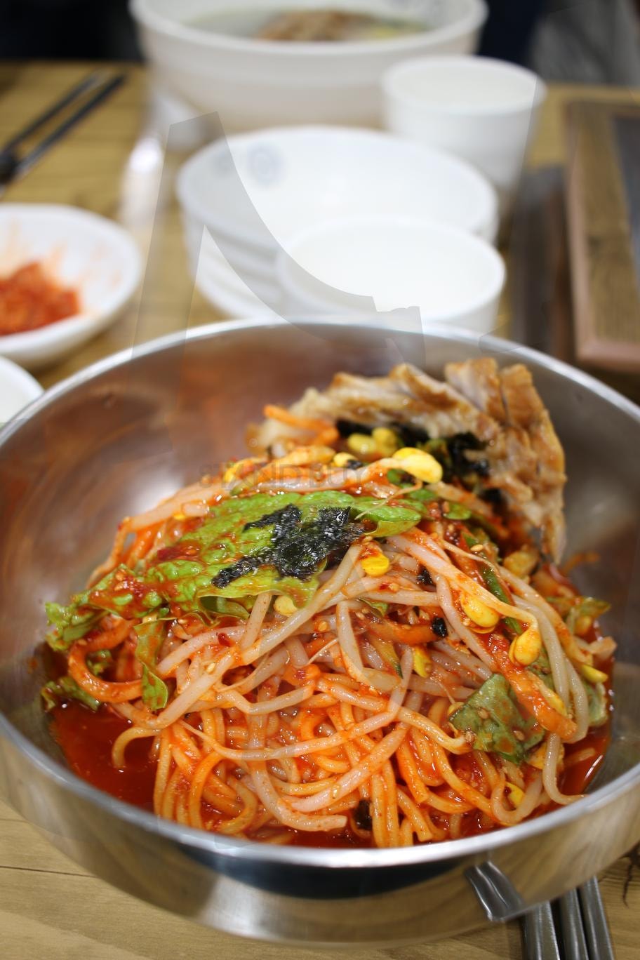 비빔고기국수 | 제주도, 비빔국수, 고기국수, 점심, 식사 | 스탠바이 STANDBUY 디지털 콘텐츠