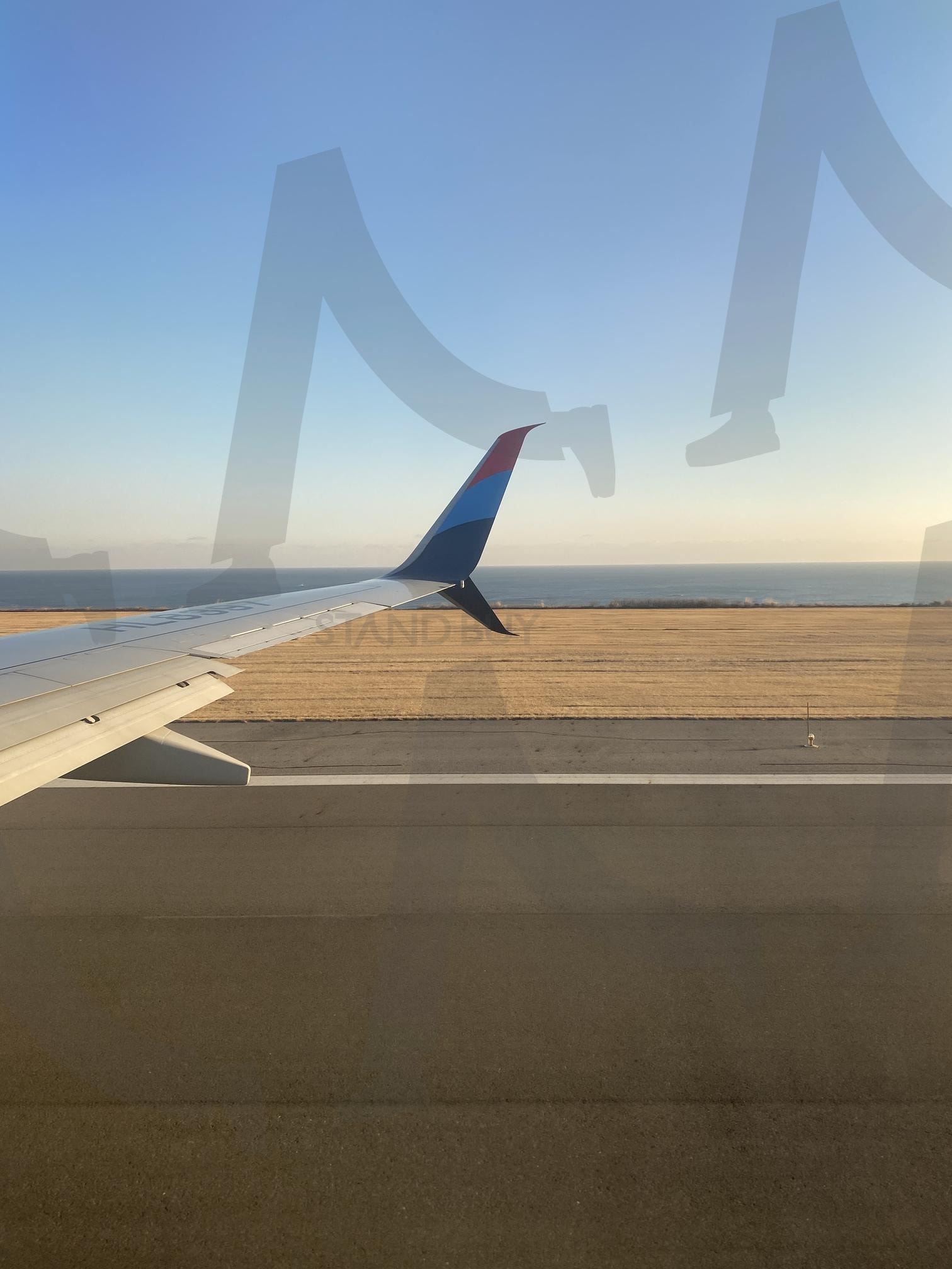 하늘이 맑은 날을 보면서 비행기를 타다 | 인천, 국제공항, 타이베이, 대만, 여행, 하늘, 날씨, 맑음 | 스탠바이 STANDBUY 디지털 콘텐츠