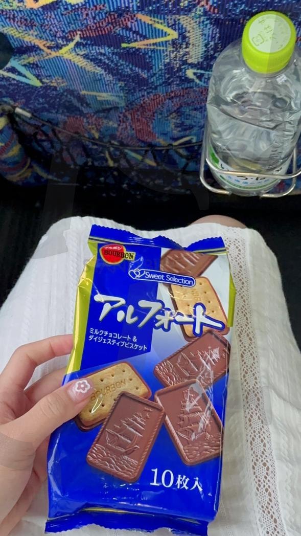 너 좋아, 알포트! | 알포트, 초콜릿, 일본간식, 기차, 여행, 여행사진, 감성사진, 인스타스토리, 행복, 사랑, 연애, 감정 | 스탠바이 STANDBUY 디지털 콘텐츠