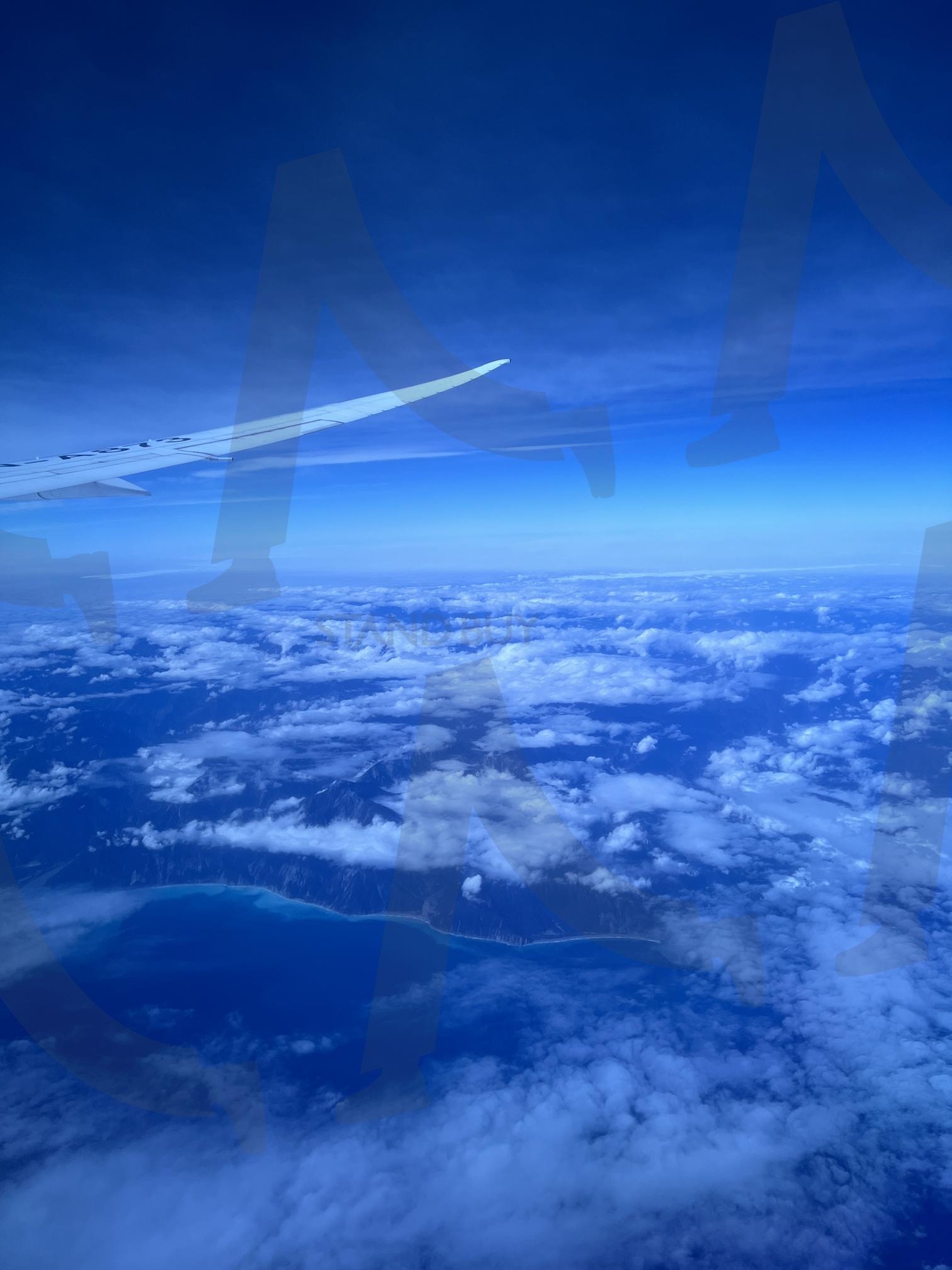 "Above the Clouds" "구름 위에서"✈️ | 항공샷, Aerial View, 바다와 산, Ocean and Mountains, 푸른하늘, Airplane Wing, 비행기, blue sky, 구름풍경, Cloudscape | 스탠바이 STANDBUY 디지털 콘텐츠