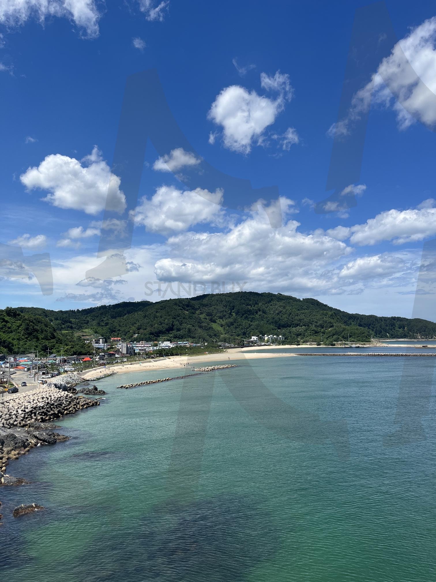 후포 스카이워크에서 바라본 해변의 풍경 | 후포, 스카이워크, 바다, 해변, 자연, 에메랄드 바다 | 스탠바이 STANDBUY 디지털 콘텐츠