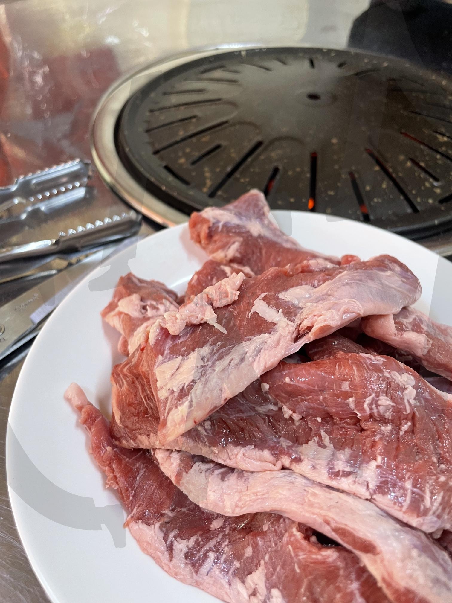 갈메기살 강릉 노포 고기 | 노포, 생고기, 정육점, 강릉, 여행, 식도락, 돼지고기, 소고기 | 스탠바이 STANDBUY 디지털 콘텐츠