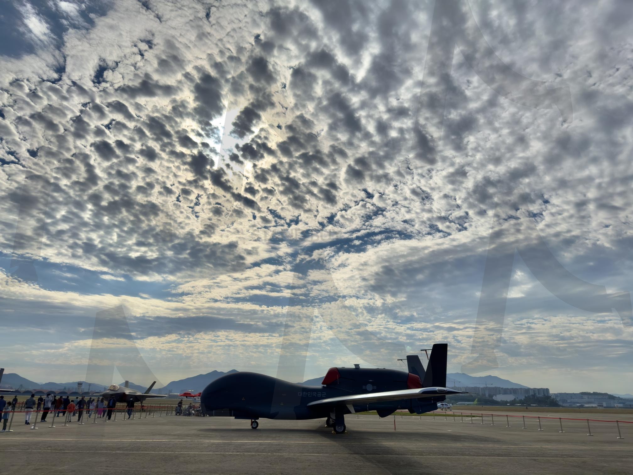글로벌 호크 | Global Hawk, 글로벌 호크, 무인기, 공군, 드론, 하늘, 구름, 맑음, 사천 공군기지, 퍼레이드 | 스탠바이 STANDBUY 디지털 콘텐츠