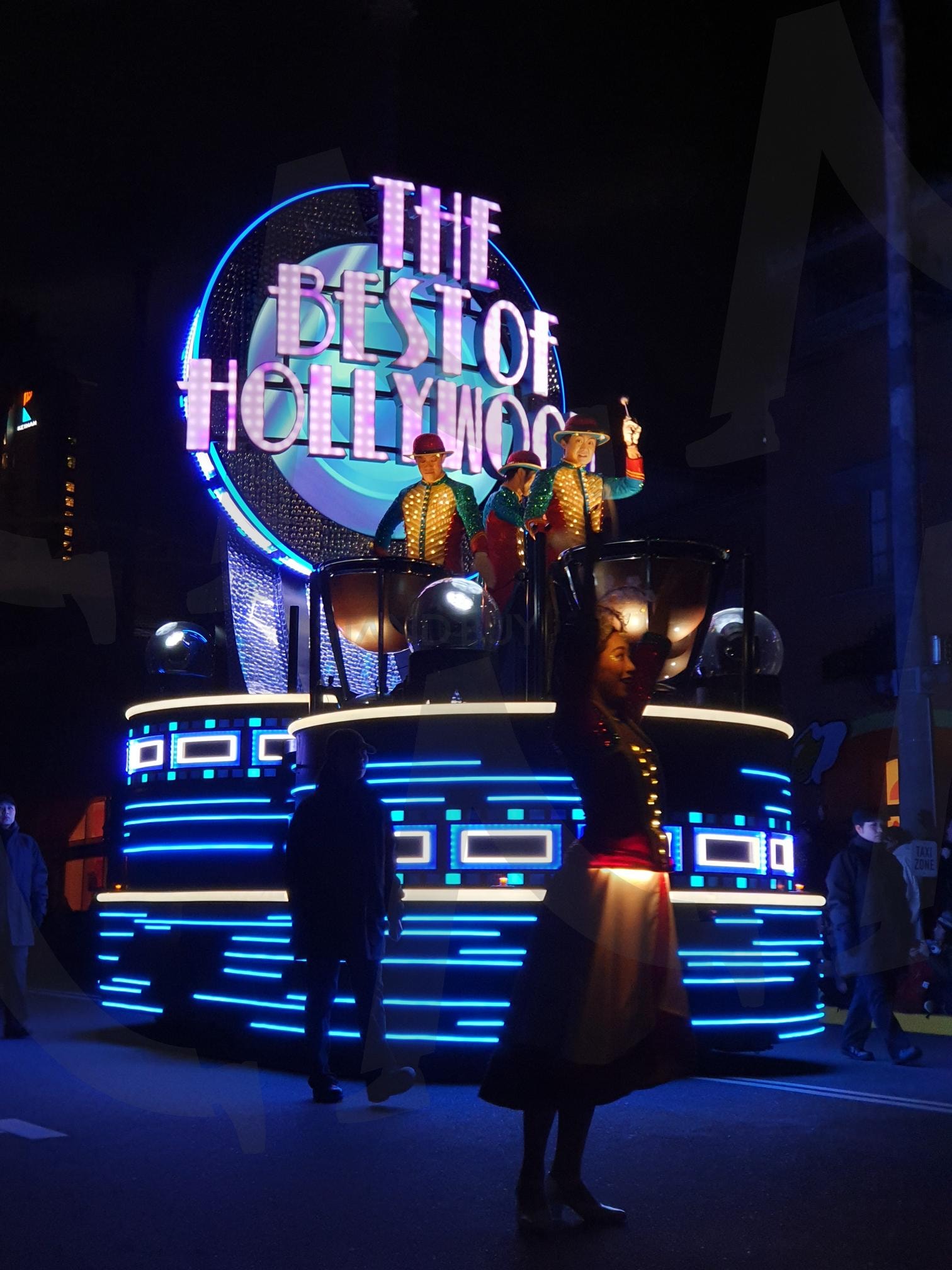 유니버셜 퍼레이드 | 오사카, 퍼레이드, 유니버셜, 놀이동산, 공연 | 스탠바이 STANDBUY 디지털 콘텐츠