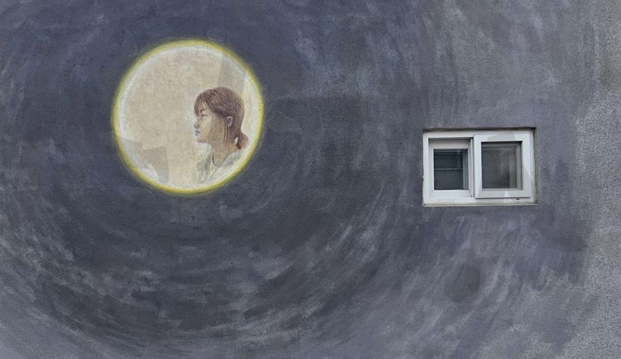 서학동 예술마을 벽에 예술가들 그림 | 달안 소녀, 신기, 진짜같은 그림, 예술가들의 작품, 포토존, 사진 안찍을수 없어용 | 스탠바이 STANDBUY 디지털 콘텐츠