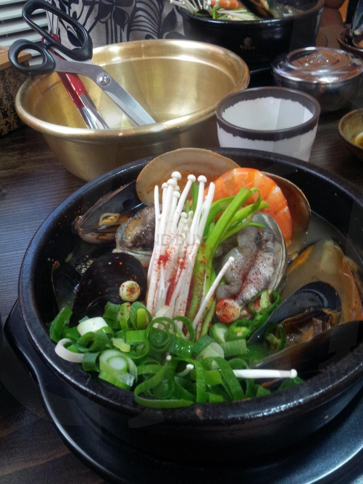 해물뚝배기 | 해물, 뚝배기, 힐링, 여행, 속초, 동해, 맛집 | 스탠바이 STANDBUY 디지털 콘텐츠