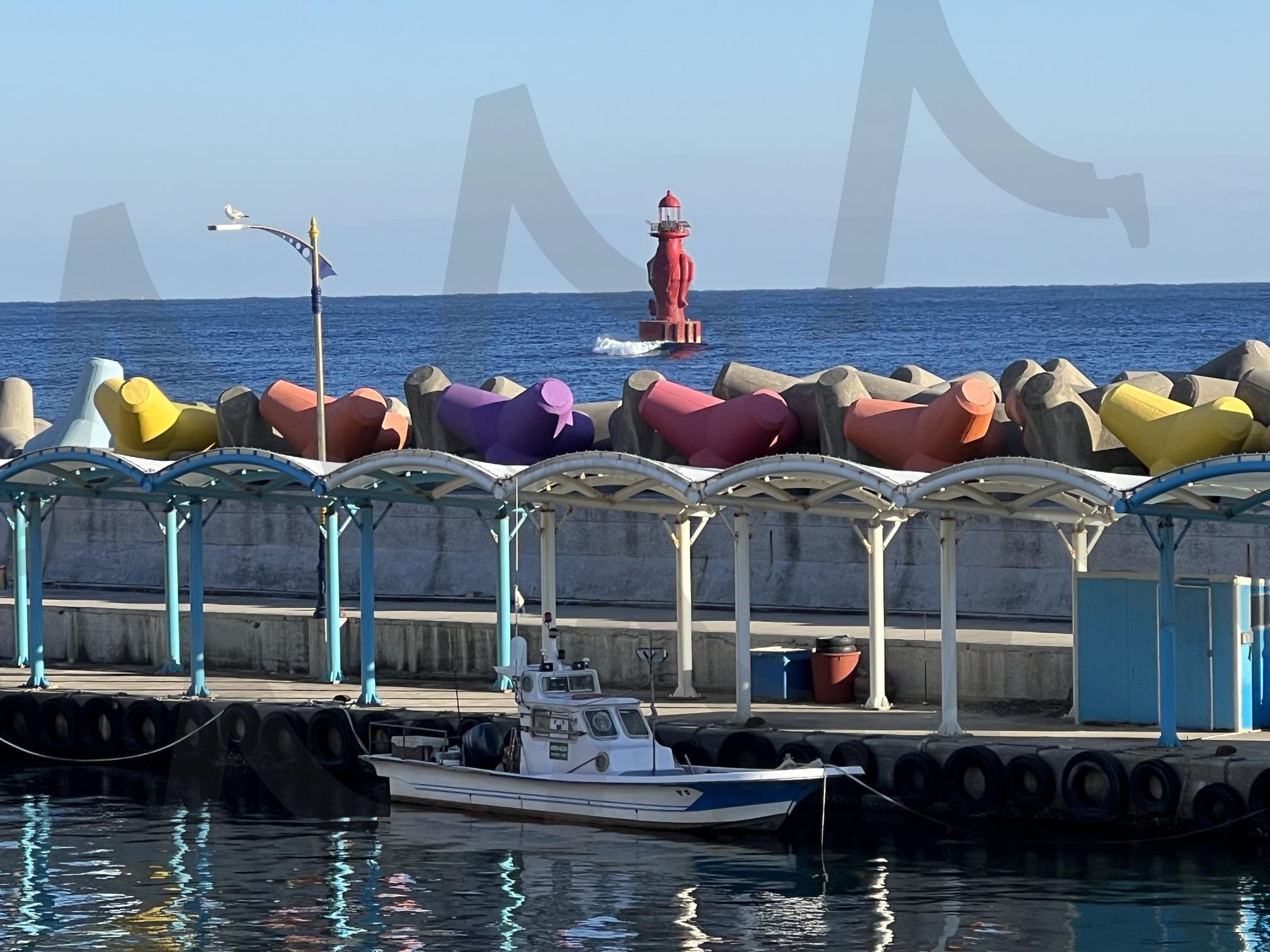 어달항 동화속 | 방파제, 등대, 알록달록, 바다, 감성, 낭만, 여행, 동화 | 스탠바이 STANDBUY 디지털 콘텐츠