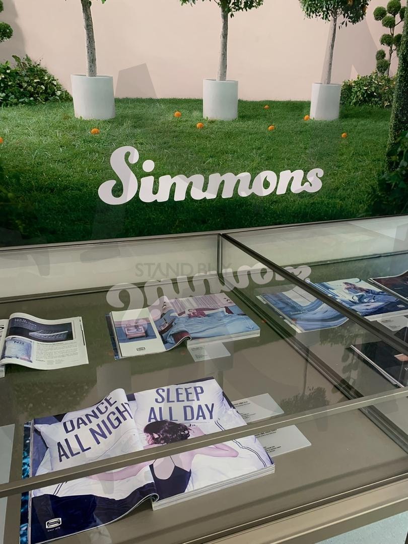 브랜드와 자연 – SIMMONS의 매력 | 브랜드, SIMMONS, 시몬스, 인스타, 인스타감성, 감성, 인테리어, 디자인, 아트, 라이프스타일, 조화, 시각적, 친환경, 잡지, 전시, 전시회, 아름다움, 배경화면, 힙, 외국, 해외 | 스탠바이 STANDBUY 디지털 콘텐츠