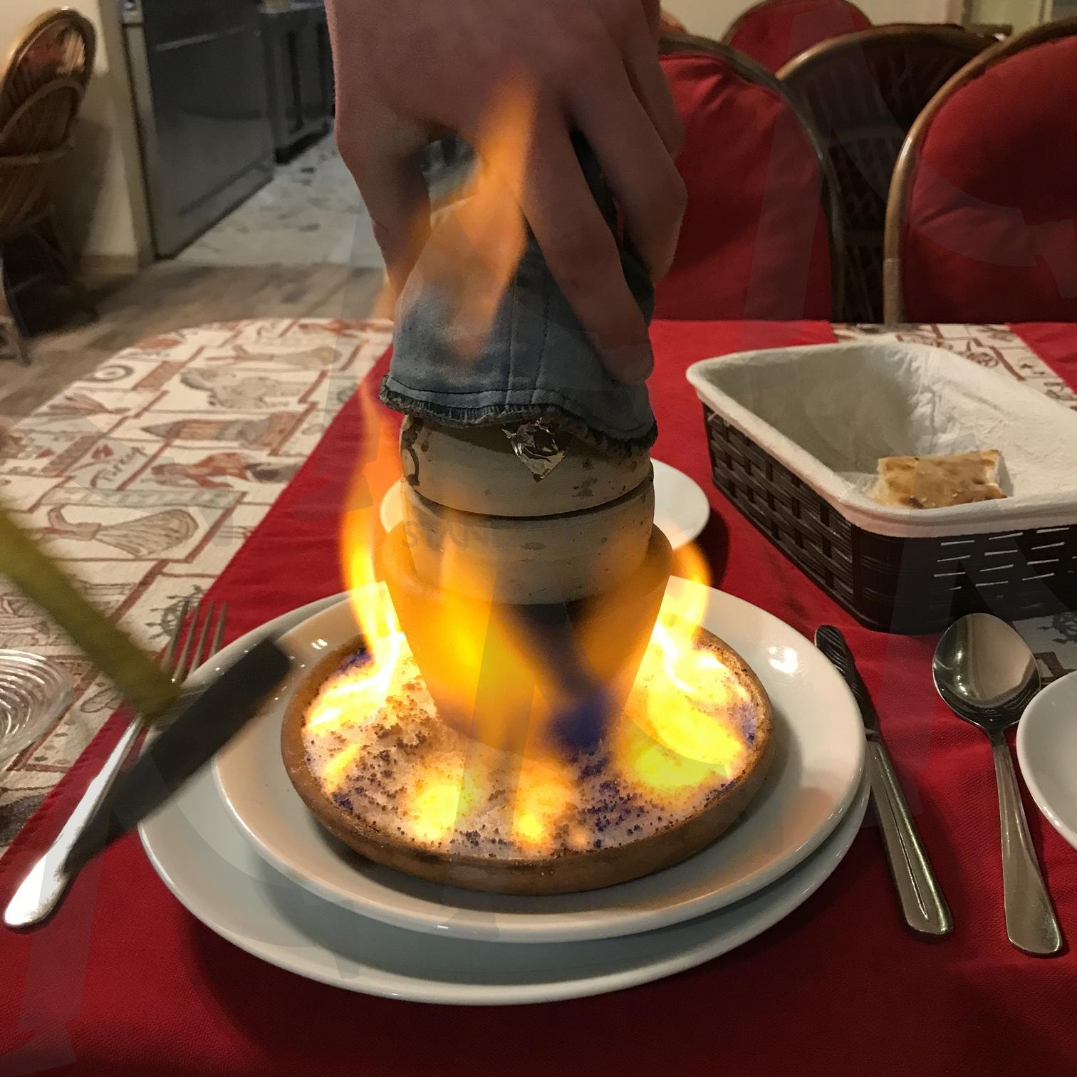 터키 카파도키아 항아리 케밥 Testi Kebab, Cappadocia | 터키, 터키여행, 항아리케밥, 케밥, 카파도키아, 괴뢰메, turkey, kebab, Testi, Pottery, Potterykebab, goreme, restaurant, travel | 스탠바이 STANDBUY 디지털 콘텐츠