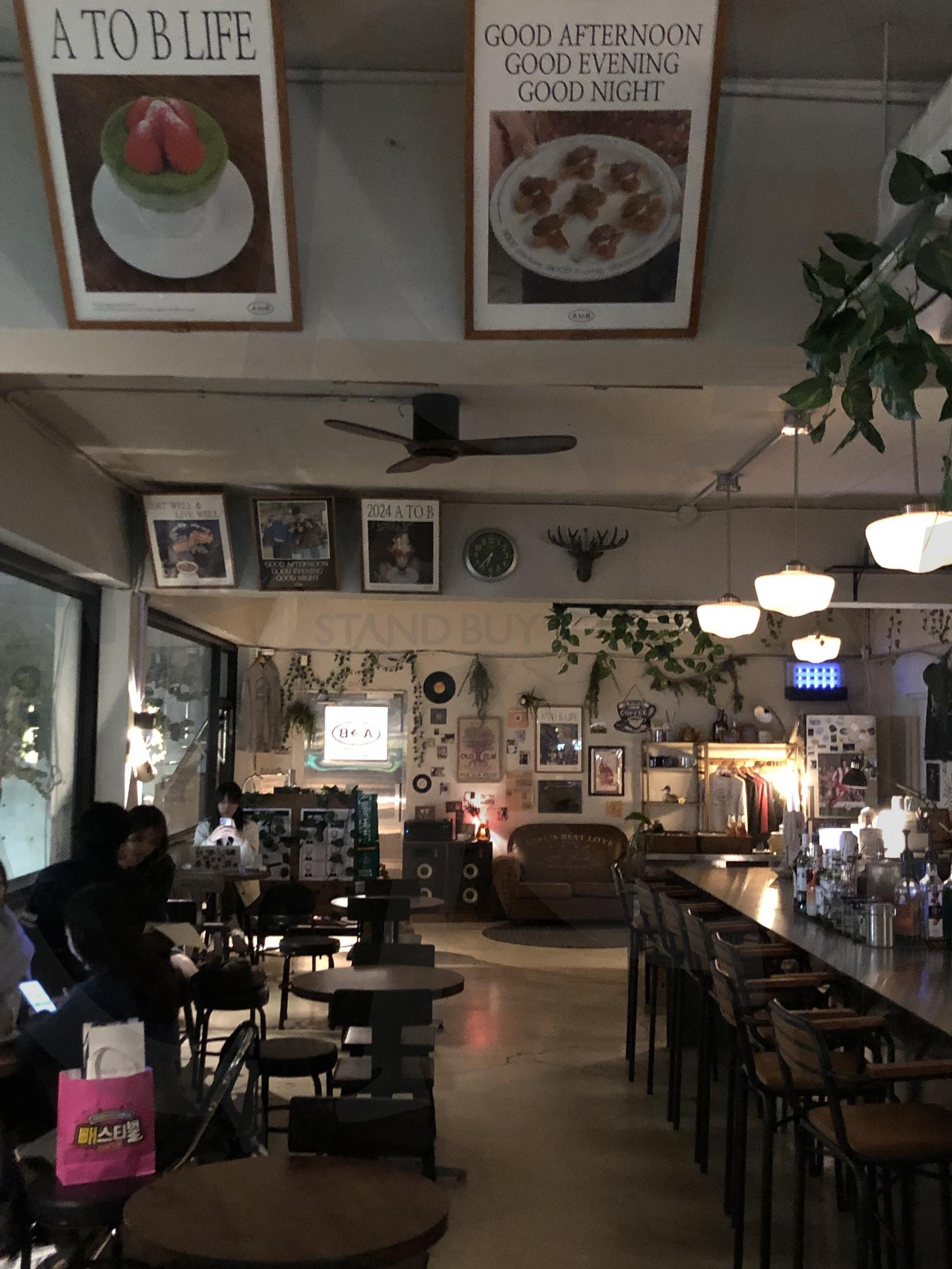 Cafe Design | Cafe, seoul, 카페, 서울, 데이트, 맛집, 분위기, 감성 | 스탠바이 STANDBUY 디지털 콘텐츠