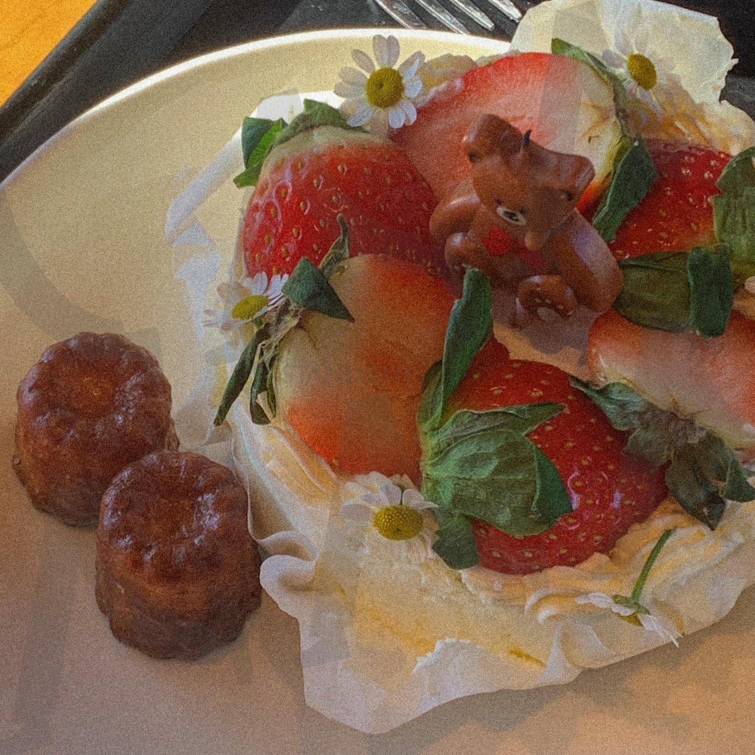 딸기케이크 | 딸기케이크, 생일케이크, 까눌레, 디저트, 카페 | 스탠바이 STANDBUY 디지털 콘텐츠