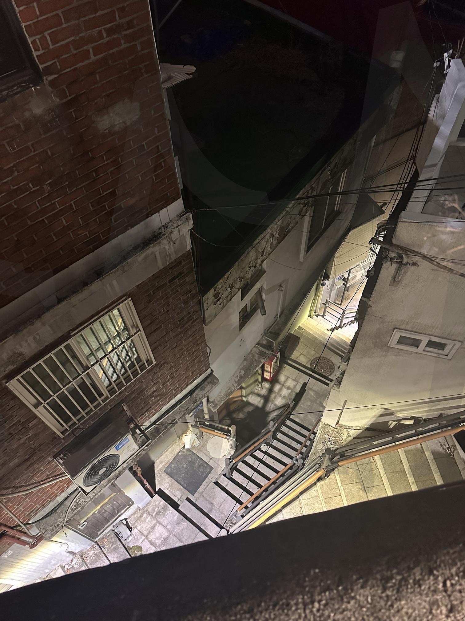 해방촌 골목 Liberation Village Alley | 해방촌, 서울, 골목길, 빈티지, 감성사진 | 스탠바이 STANDBUY 디지털 콘텐츠