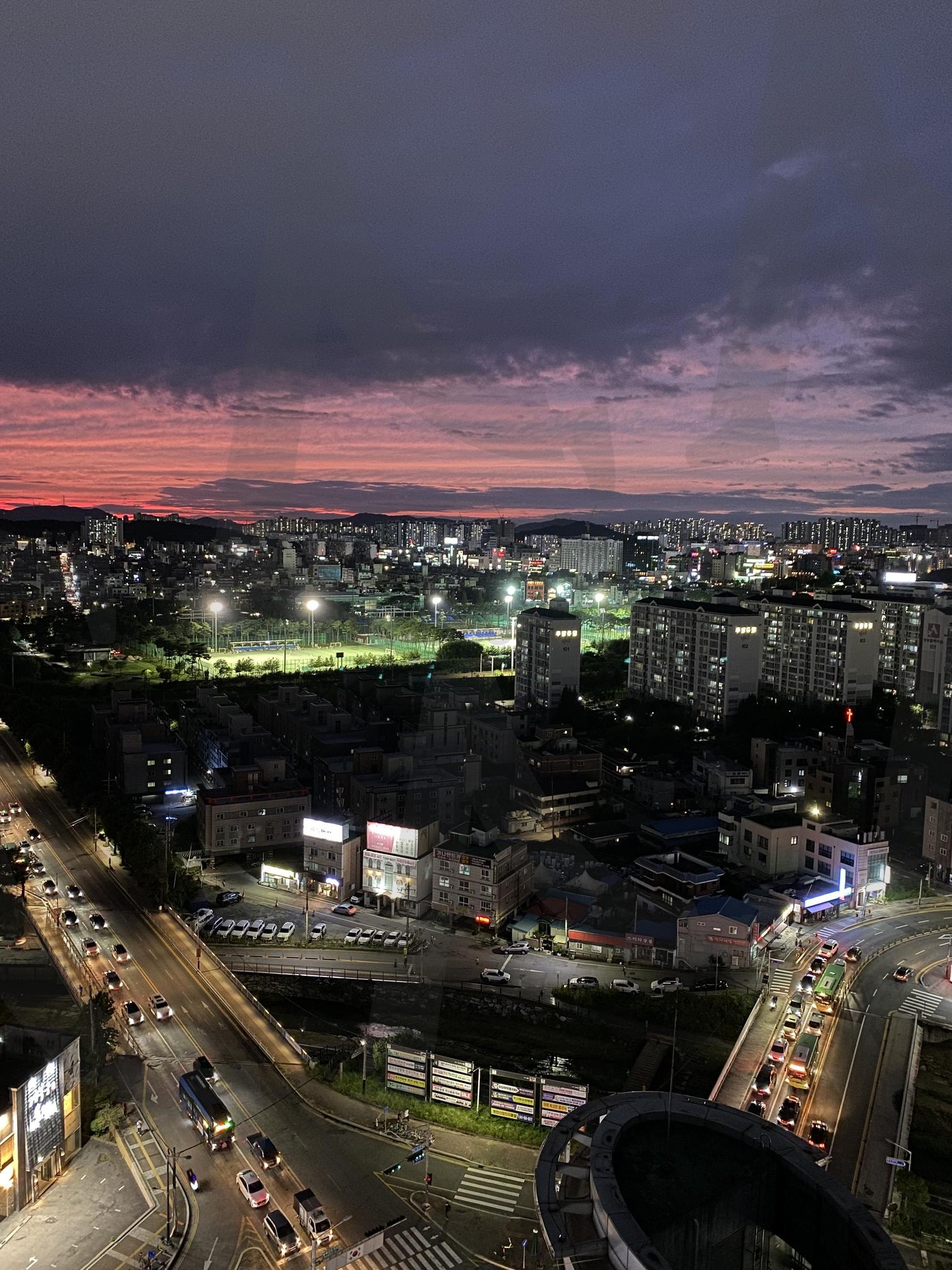 천안 랜드마크타워의 야경 | 충남, 천안, 야경, 도시야경, 시티뷰 | 스탠바이 STANDBUY 디지털 콘텐츠