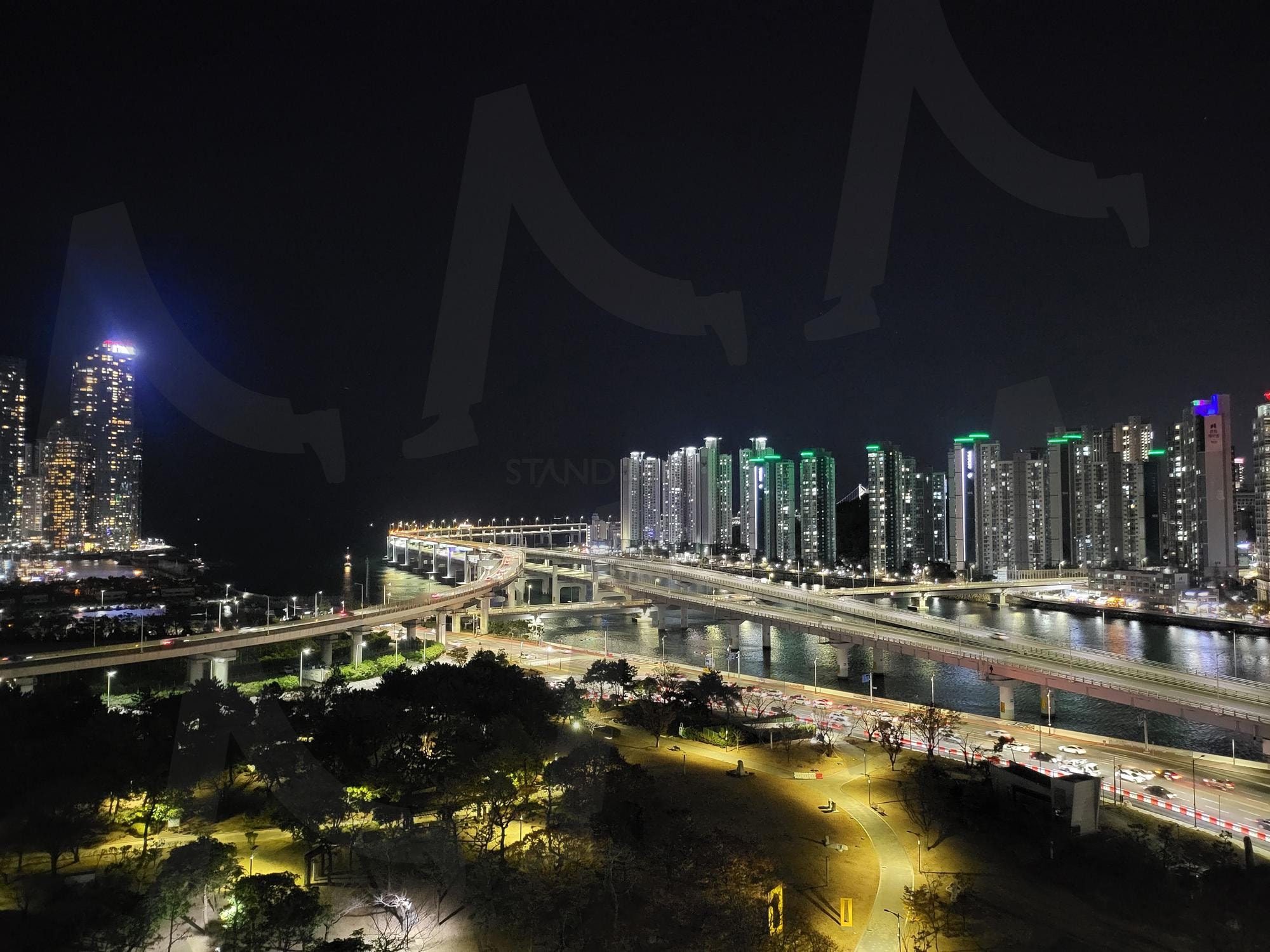 부산의 야경, 빛으로 물든 도시 | 부산야경, 광안대교, 도시풍경, 해운대, 광안리, 밤바다, 스카이라인, 도시불빛, 야경명소, 부산여행, 부산뷰, 야경사진, 야경촬영, 부산명소, 드라이브코스, 야경드라이브, 부산핫플, 도시야경, 불빛축제, 야경스팟, 부산야경명소, 야경감상, 도시야경사진, 부산사진스팟, 부산드라이브, 광안리뷰, 해운대전망, 부산루프탑, 부산야경스팟, 로맨틱야경, 부산, 야경, 광안대교, 도시풍경, 해운대, 광안리, 밤바다, 스카이라인, 도시불빛, 야경명소, 부산여행, 부산야경, 부산뷰, 야경사진 | 스탠바이 STANDBUY 디지털 콘텐츠