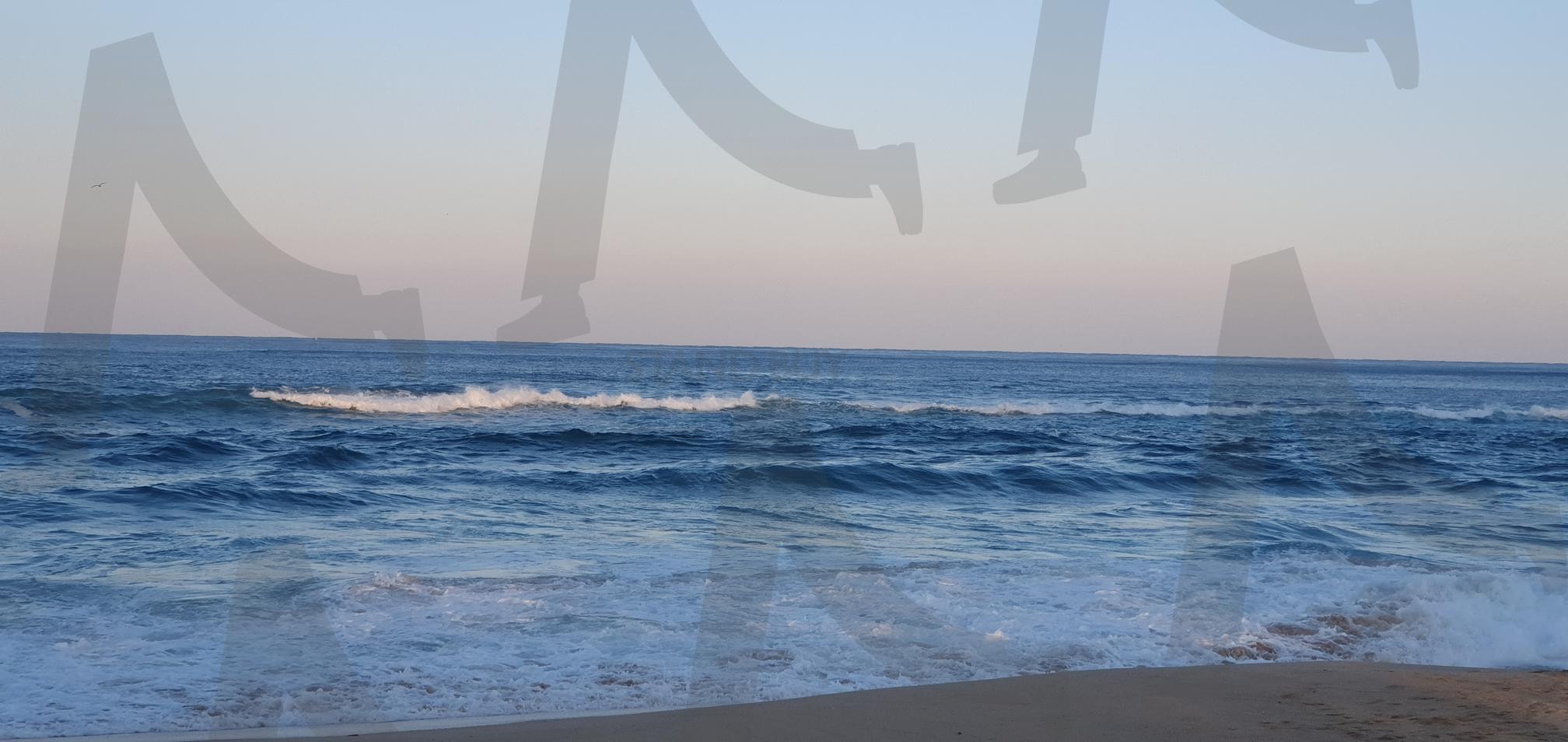 겨울 속초해수욕장 바다 모습 | 겨울바다, 속초여행, 속초해수욕장, 겨울파도, 자연절경, 강원도여행, 강원도동해바다, 겨울바다모습, 파도치는동해 | 스탠바이 STANDBUY 디지털 콘텐츠