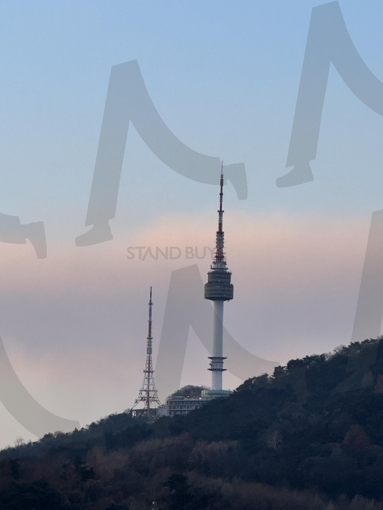 Seoul N tower | seoul, South Korea, N Tower, namsan tower, Pinky sky with N tower | 스탠바이 STANDBUY 디지털 콘텐츠