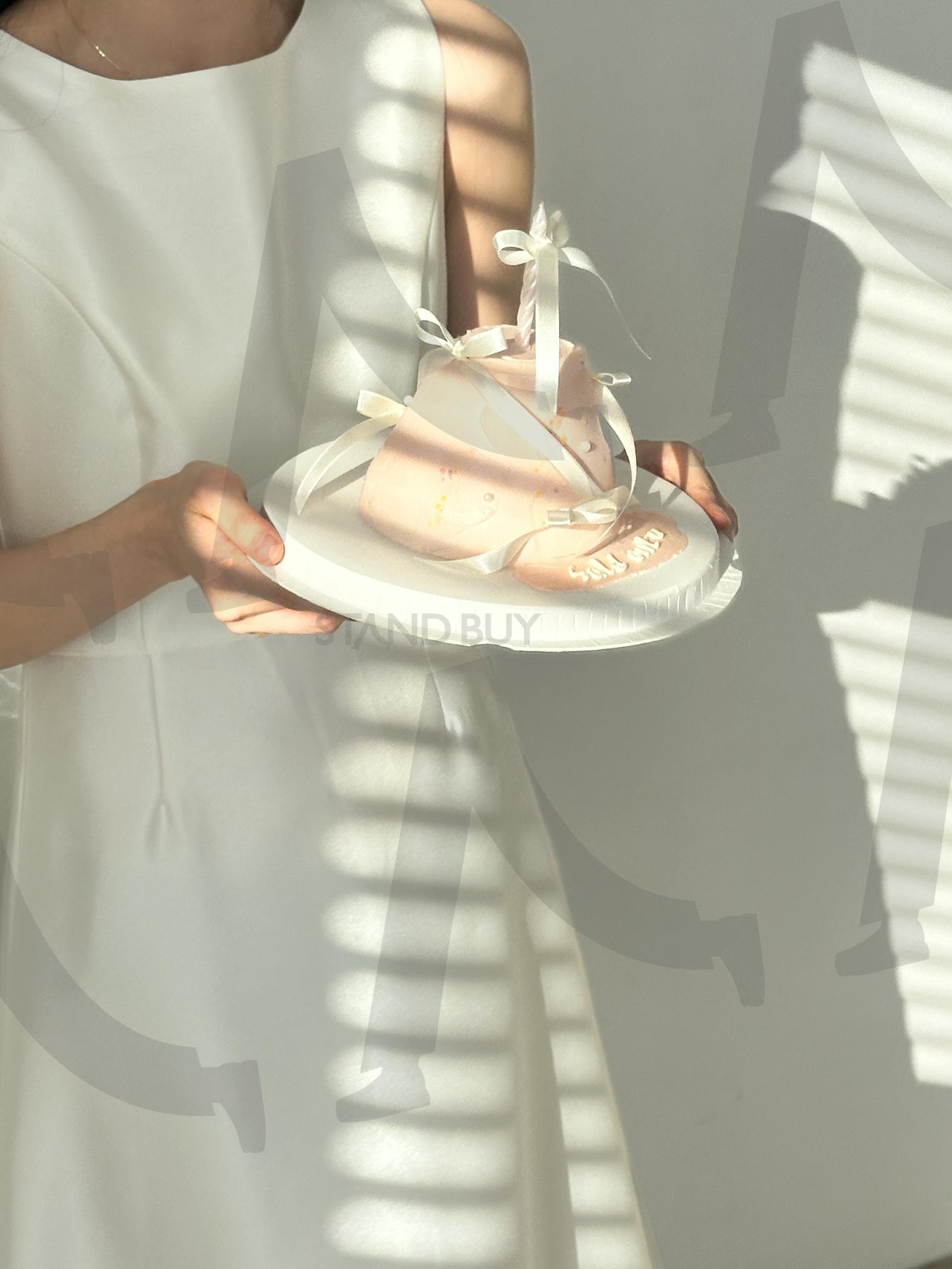 브라이덜샤워 결혼 | 결혼, 스몰웨딩, 파티룸, 브라이덜샤워, 미니케이크, 레터링케이크, 역광, 그림자, 드레스 | 스탠바이 STANDBUY 디지털 콘텐츠