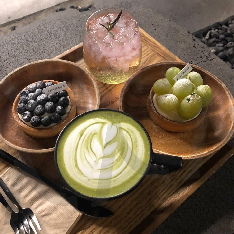 라떼에이드타르트들 | 카페, 라떼, 녹차라떼, 타르트, 디저트, 에이드, 예쁜디저트, 블루베리, 샤인머스캣 | 스탠바이 STANDBUY 디지털 콘텐츠