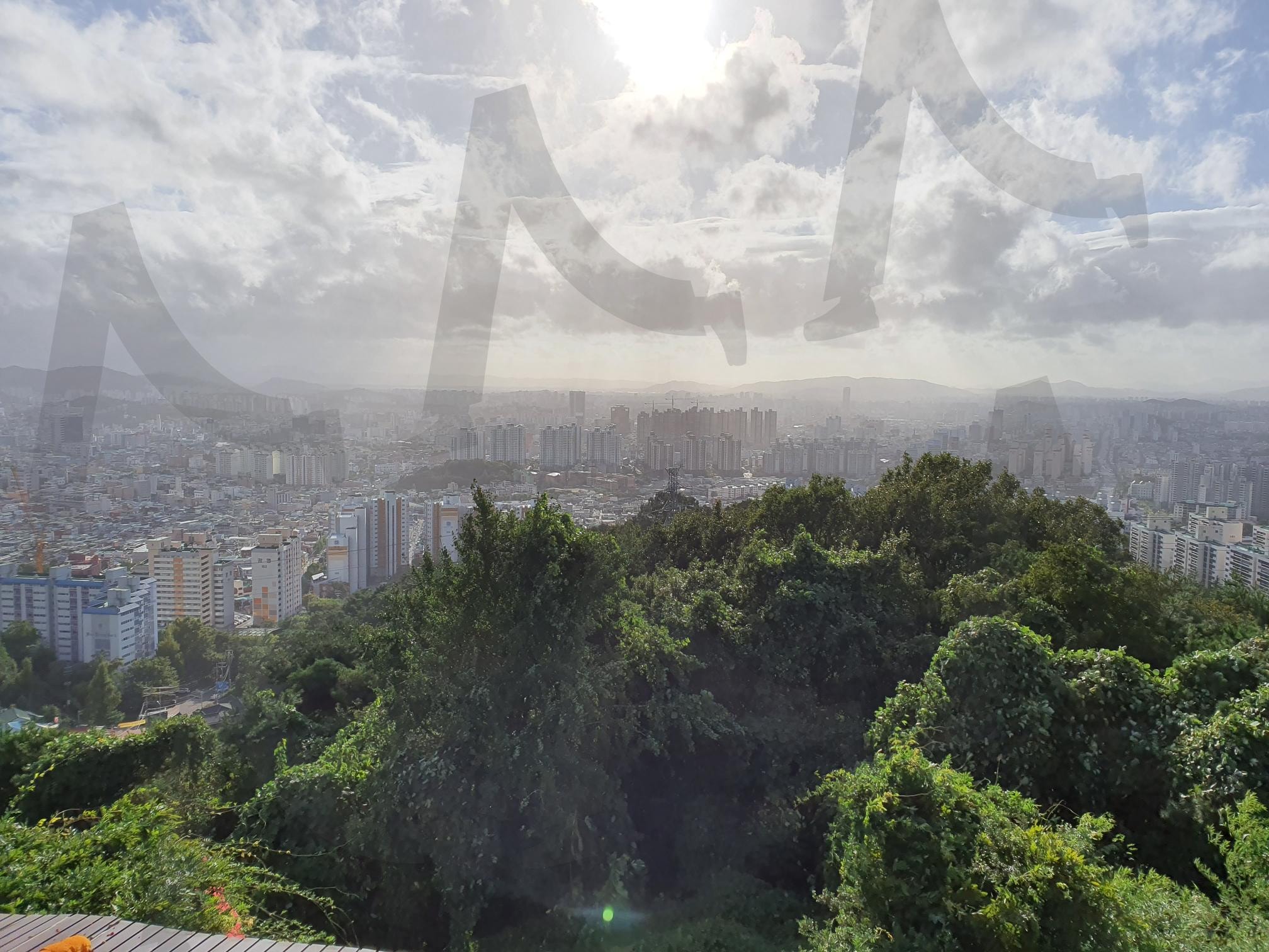 광주광역시를 사진으로 찍어보니 | 광주, 눈부신 햇살, 뿌옇지만 도시에 전경, 구름과 도시, 신화에 비치는 도시 | 스탠바이 STANDBUY 디지털 콘텐츠