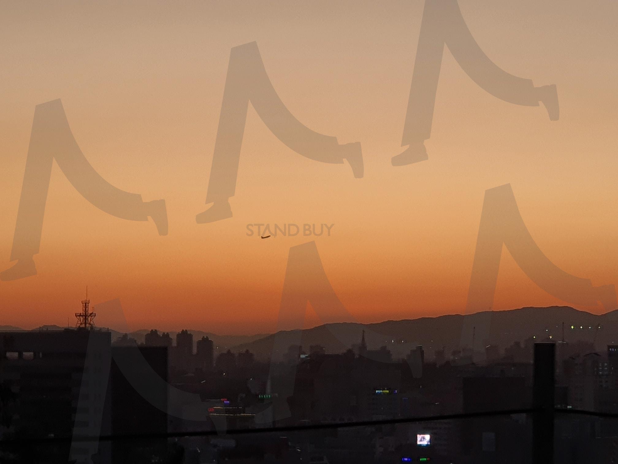 멀리서 석양지고 날아오르는 비행기 | 비행기, 광주광역시, 해가지고나서 뜨는 비행기, 석양지고 붉은 노을에 검은 비행기, 붉은 노을과 검은 비행기 | 스탠바이 STANDBUY 디지털 콘텐츠