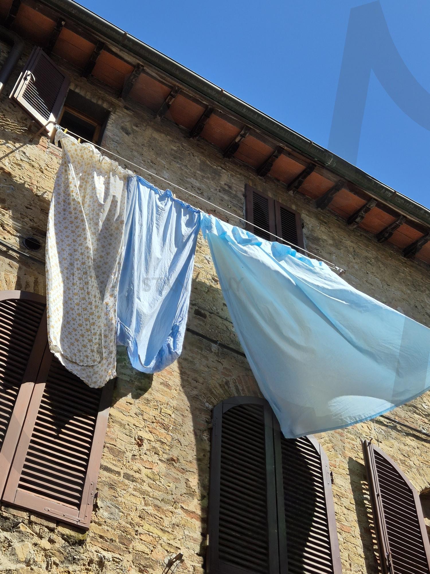 한국엔 잘 없는 감성 | 이불, 이탈리아, 빨래, 햇빛, 일상 | 스탠바이 STANDBUY 디지털 콘텐츠