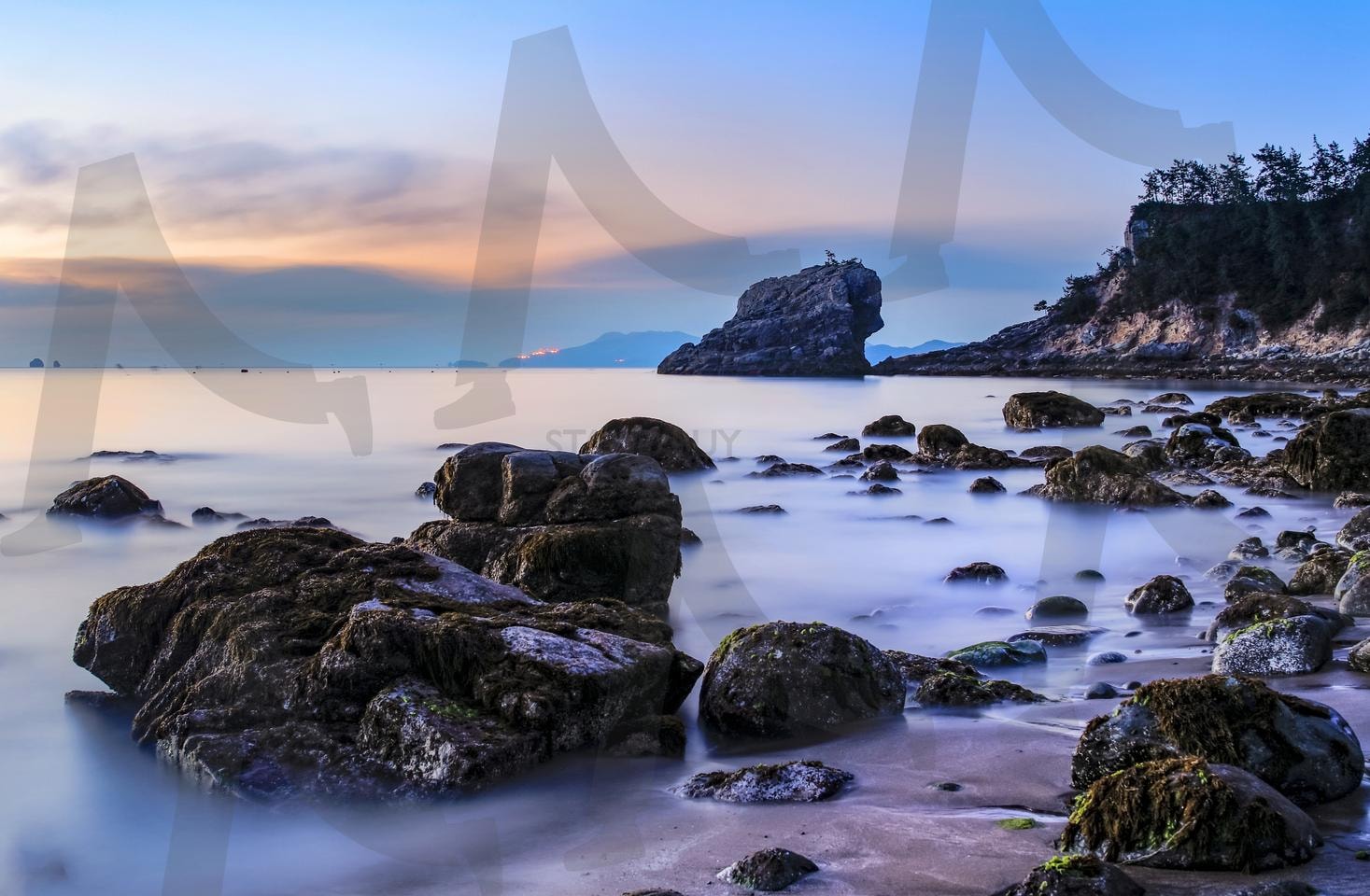 전남 고흥 사자바위 몽돌해수욕장 | 해변풍경, 긴노출사진, 일출, 바위해변, 풍경사진, 미학사진, 자연풍경, 바다풍경, 새벽바다, 석양 | 스탠바이 STANDBUY 디지털 콘텐츠