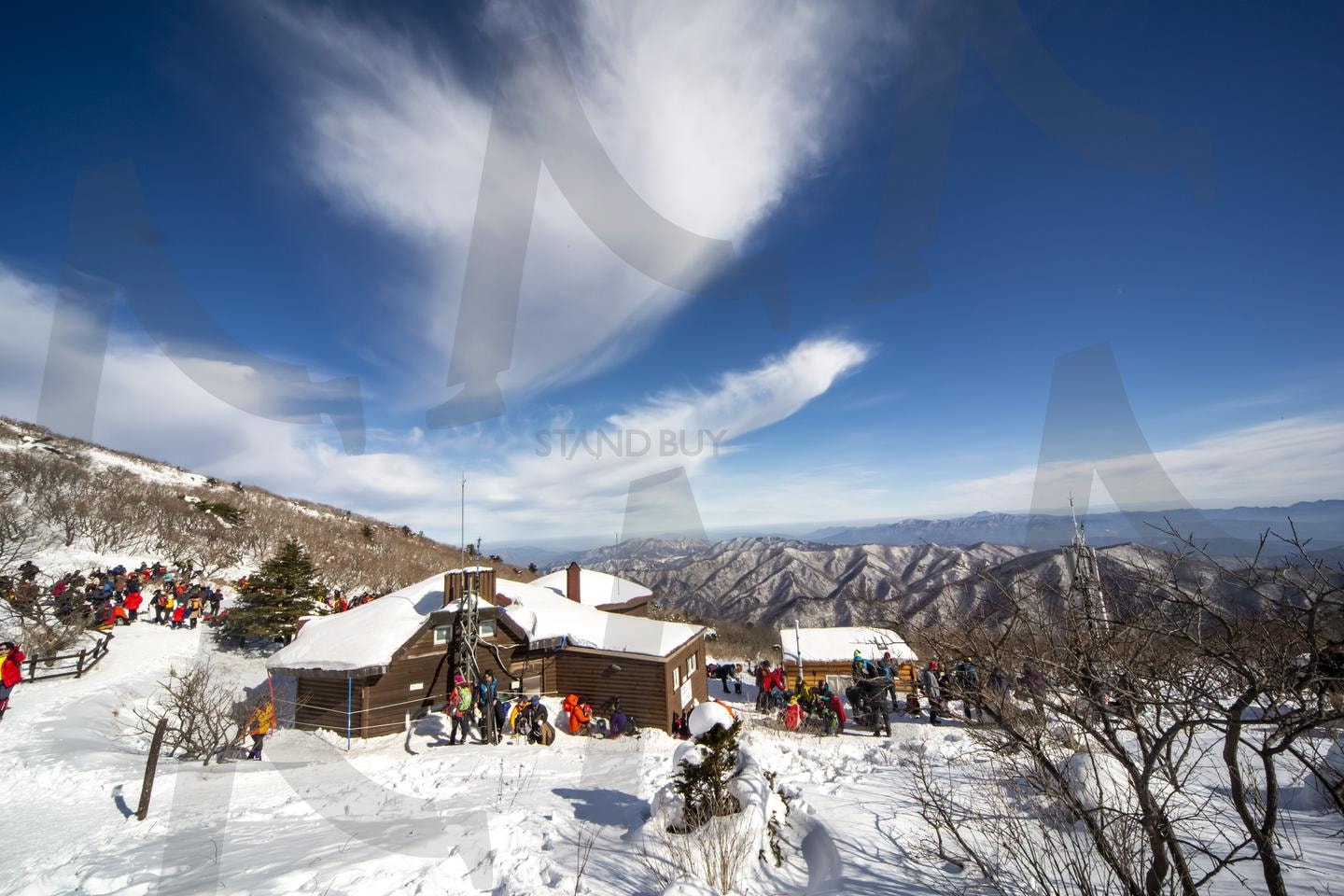 덕유산 풍경 | 겨울산행, 산장풍경, 스키장, 설경, 겨울레포츠, 겨울여행, 등산, 산악풍경, 눈덮인산, 겨울산악활동 | 스탠바이 STANDBUY 디지털 콘텐츠