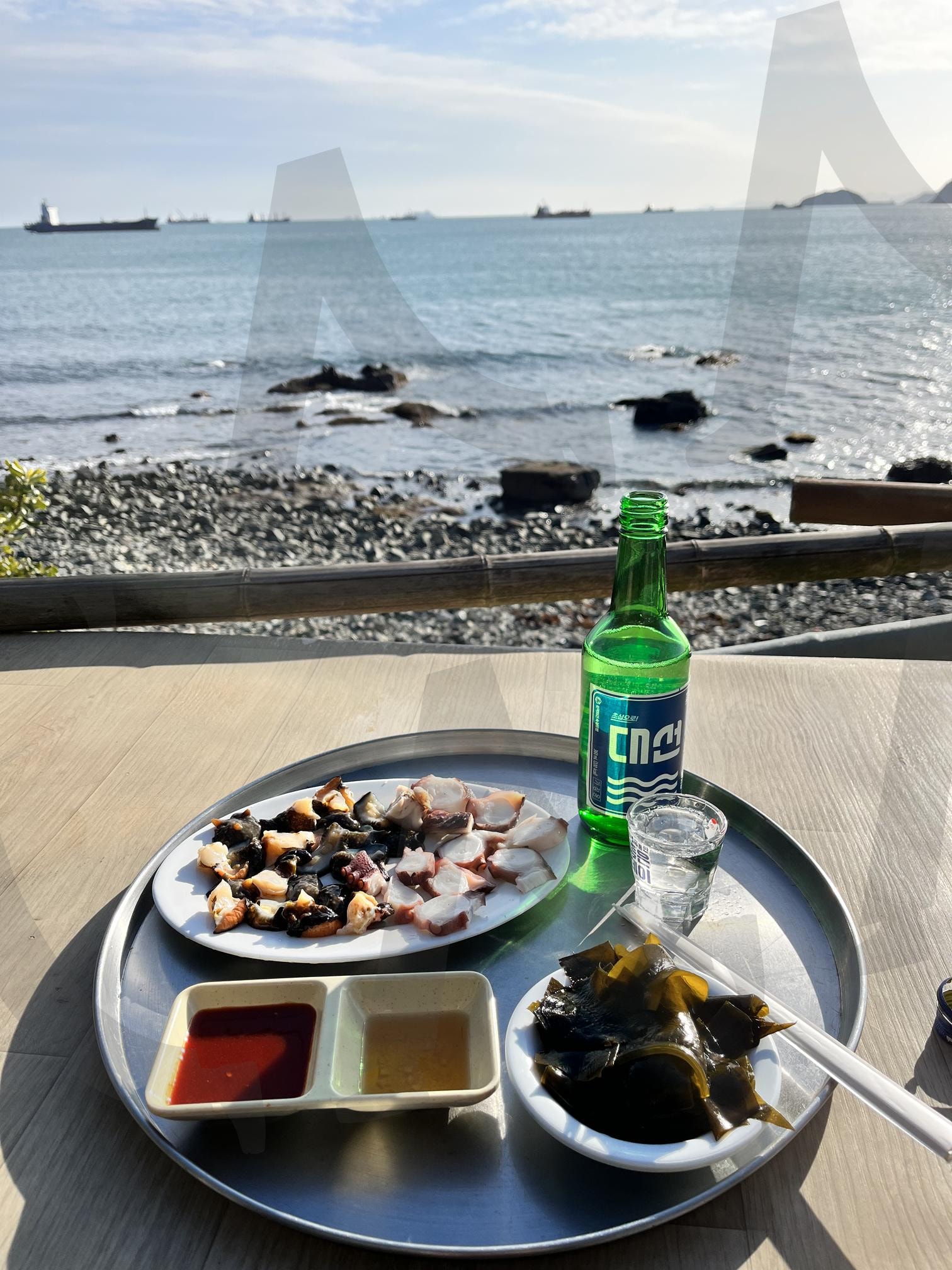 부산 바다에서 한잔 | 부산, 소주, 낭만, 부산여행, 부산바다, 부산에서소주, 바다에서한잔 | 스탠바이 STANDBUY 디지털 콘텐츠