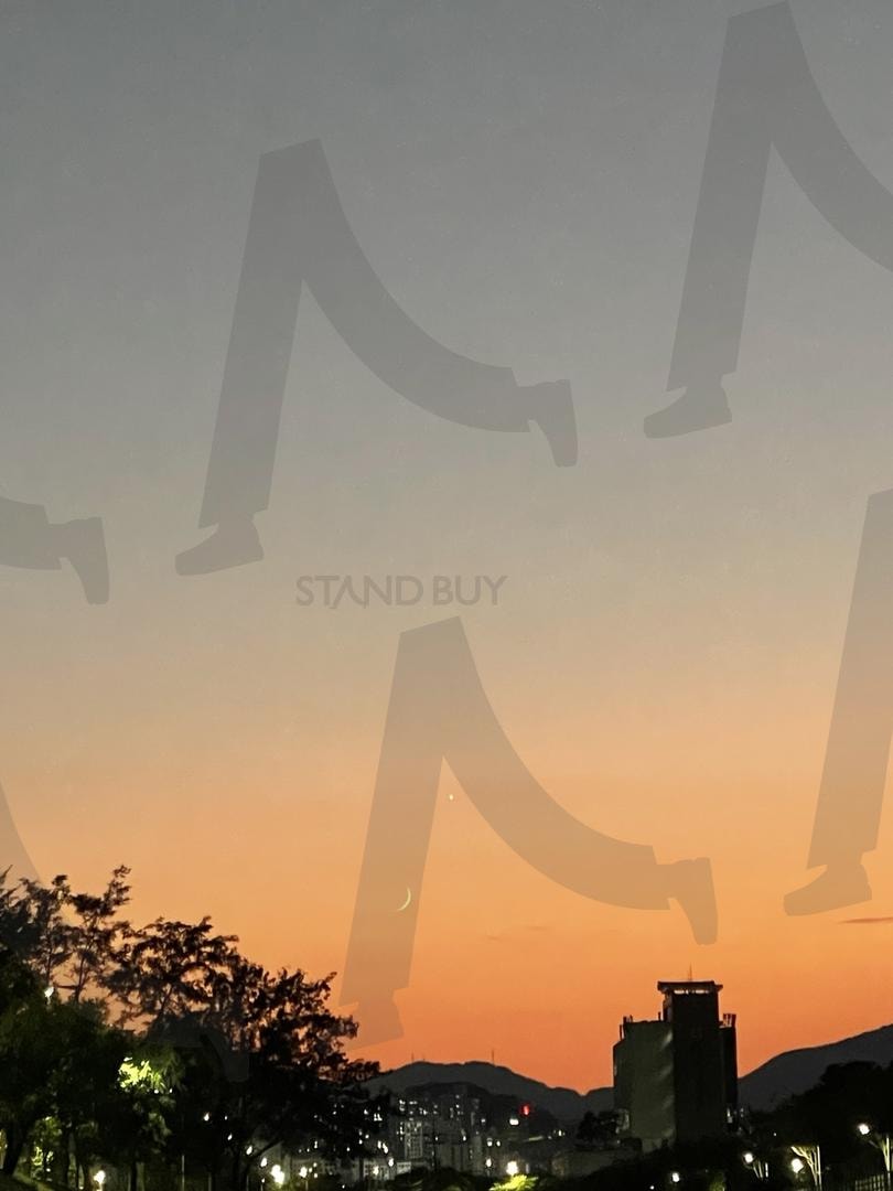 붉은 노을과 초승달(Red sunset and crescent moon) | 노을, 하늘, 달, glow, sky, Moon | 스탠바이 STANDBUY 디지털 콘텐츠