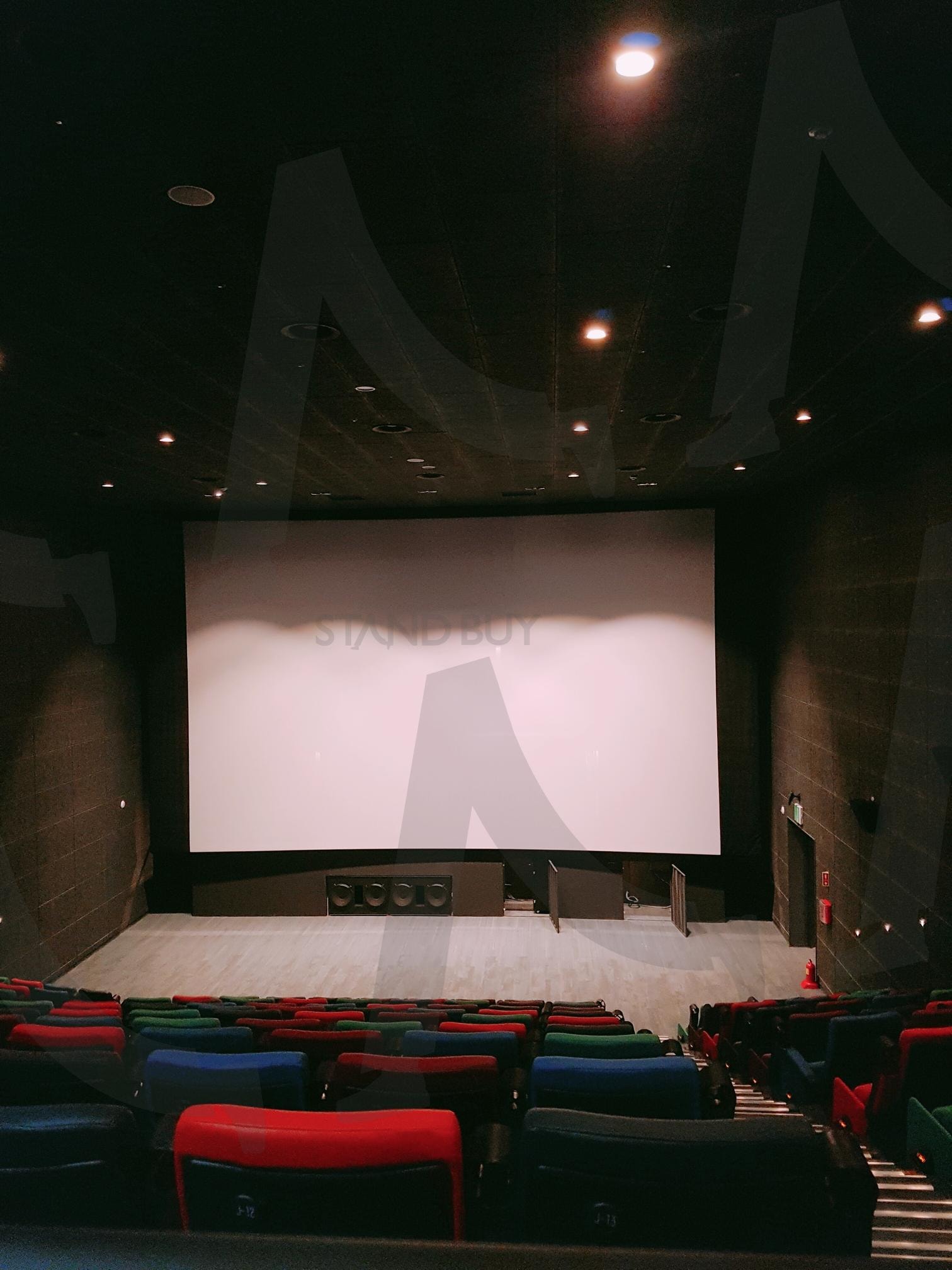 텅 빈 영화관 | 영화관, 영화, 텅 빈 영화관, cgv, 롯데시네마, 메가박스 | 스탠바이 STANDBUY 디지털 콘텐츠