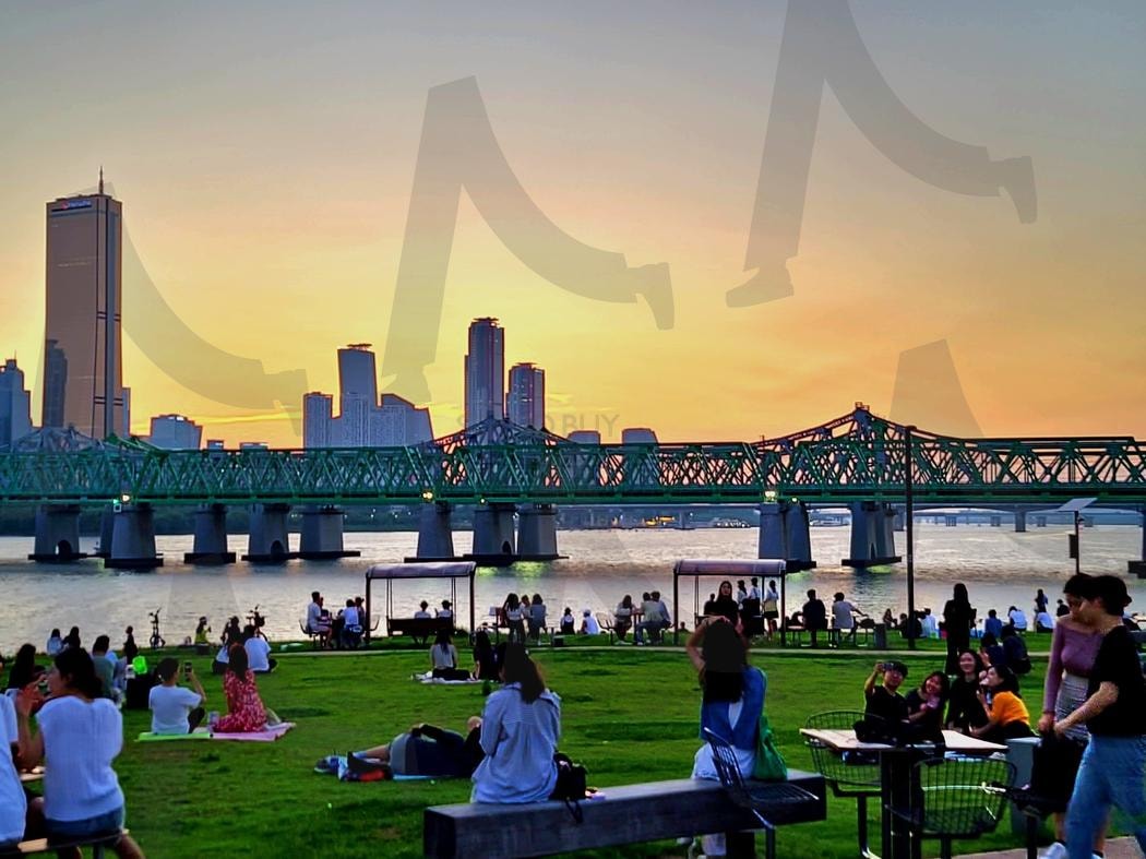 여유가 느껴지는 노들섬 | 노들섬, 석양, 노을, 공원, 여유, 한강, 철도, 지하철, 배경화면 | 스탠바이 STANDBUY 디지털 콘텐츠