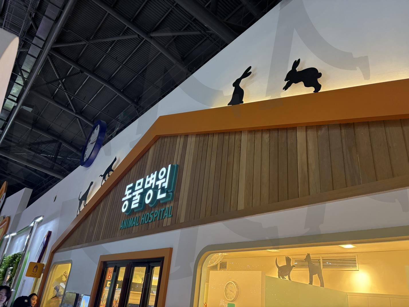 Welcoming Animal Hospital | Animal hospital, pet care, veterinary clinic, animal silhouettes, warm design, indoor exhibition, pet-friendly environment, modern veterinary facility, welcoming atmosphere. | 스탠바이 STANDBUY 디지털 콘텐츠