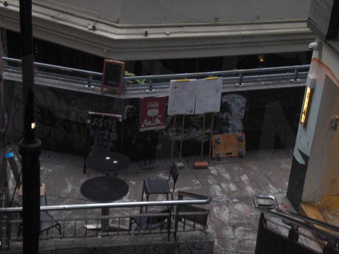 어느 한 카페의 뒷면 | 홍콩, 카페, 계단, 뒷면, 빈티지 | 스탠바이 STANDBUY 디지털 콘텐츠