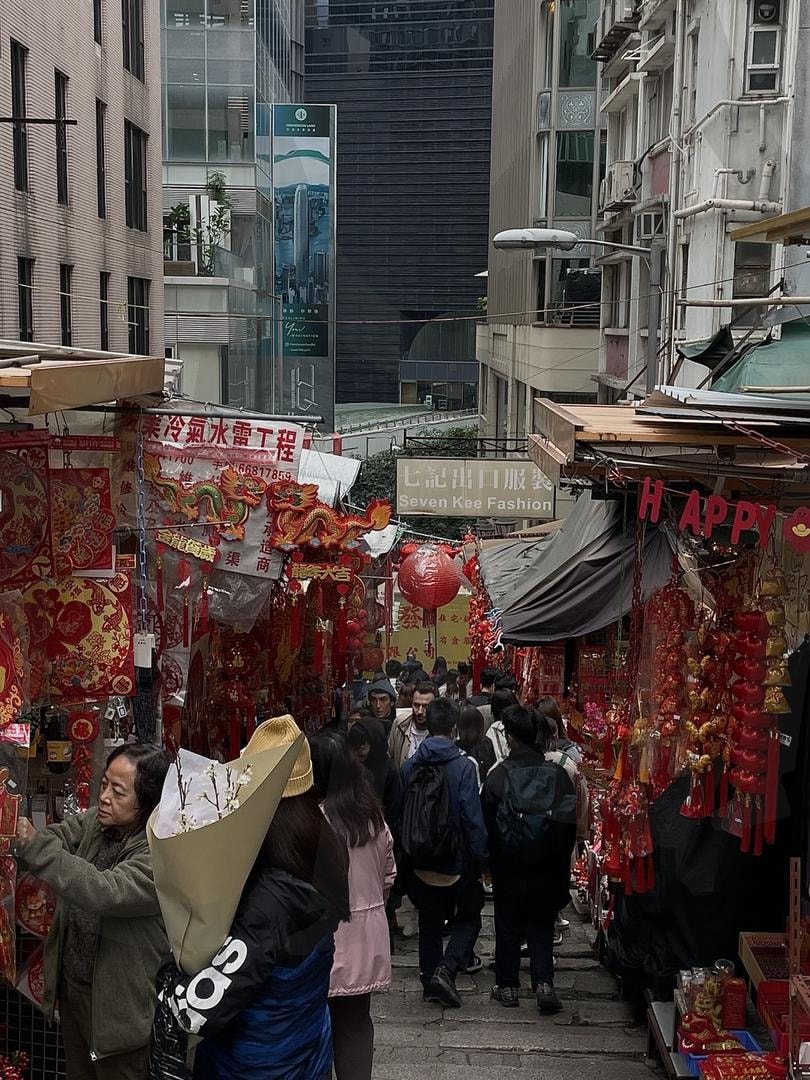 홍콩의 시장길 | 홍콩, 시장, 시장길, 홍등, 빈티지, 아이폰 | 스탠바이 STANDBUY 디지털 콘텐츠