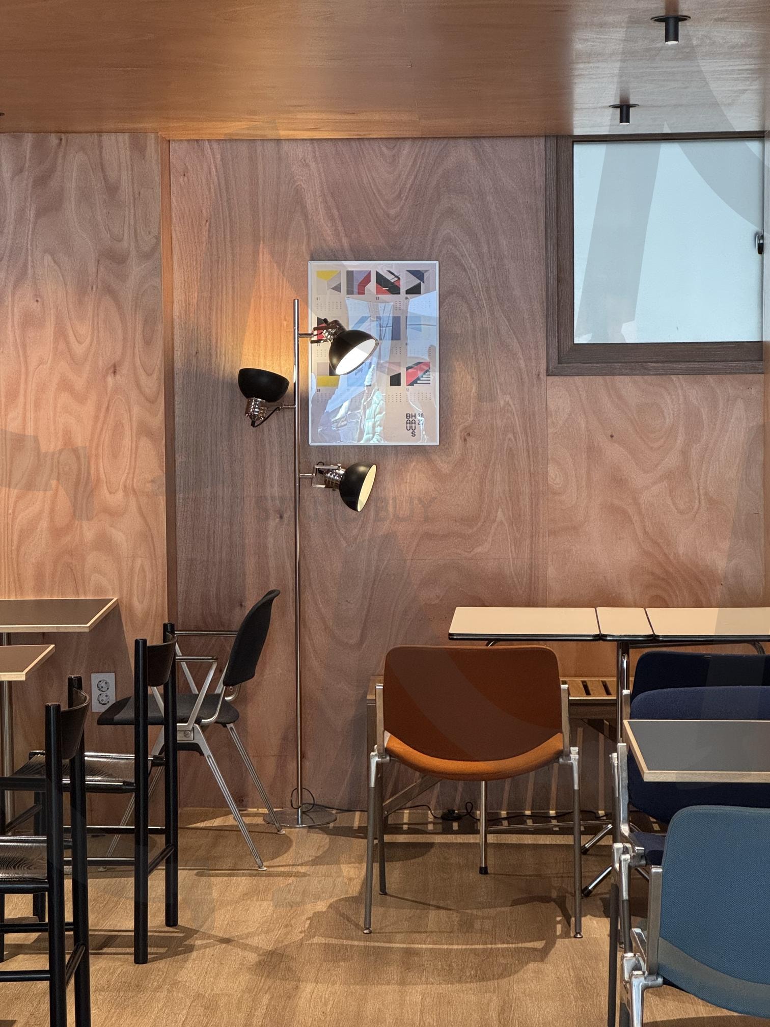 Peercoffee interior | Peercoffeeinterior, seougsustation, cafeinterior, cozyinterior, colorful | 스탠바이 STANDBUY 디지털 콘텐츠