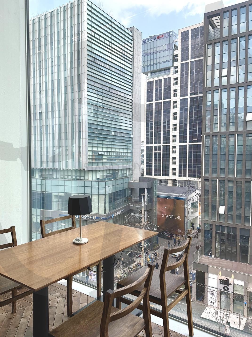 Magpie and tiger view | Magpie and tiger, Magpie and tiger view, CITYVIEW, 전망, 전망좋은카페, 티, tearoom, relax | 스탠바이 STANDBUY 디지털 콘텐츠