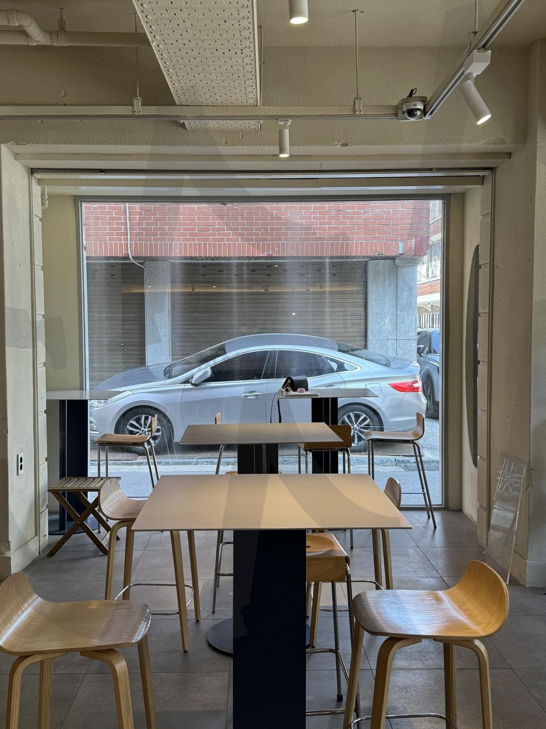 Peer coffee inner part | peercoffee, interior, inside, Seongsucafe, Seongsu | 스탠바이 STANDBUY 디지털 콘텐츠