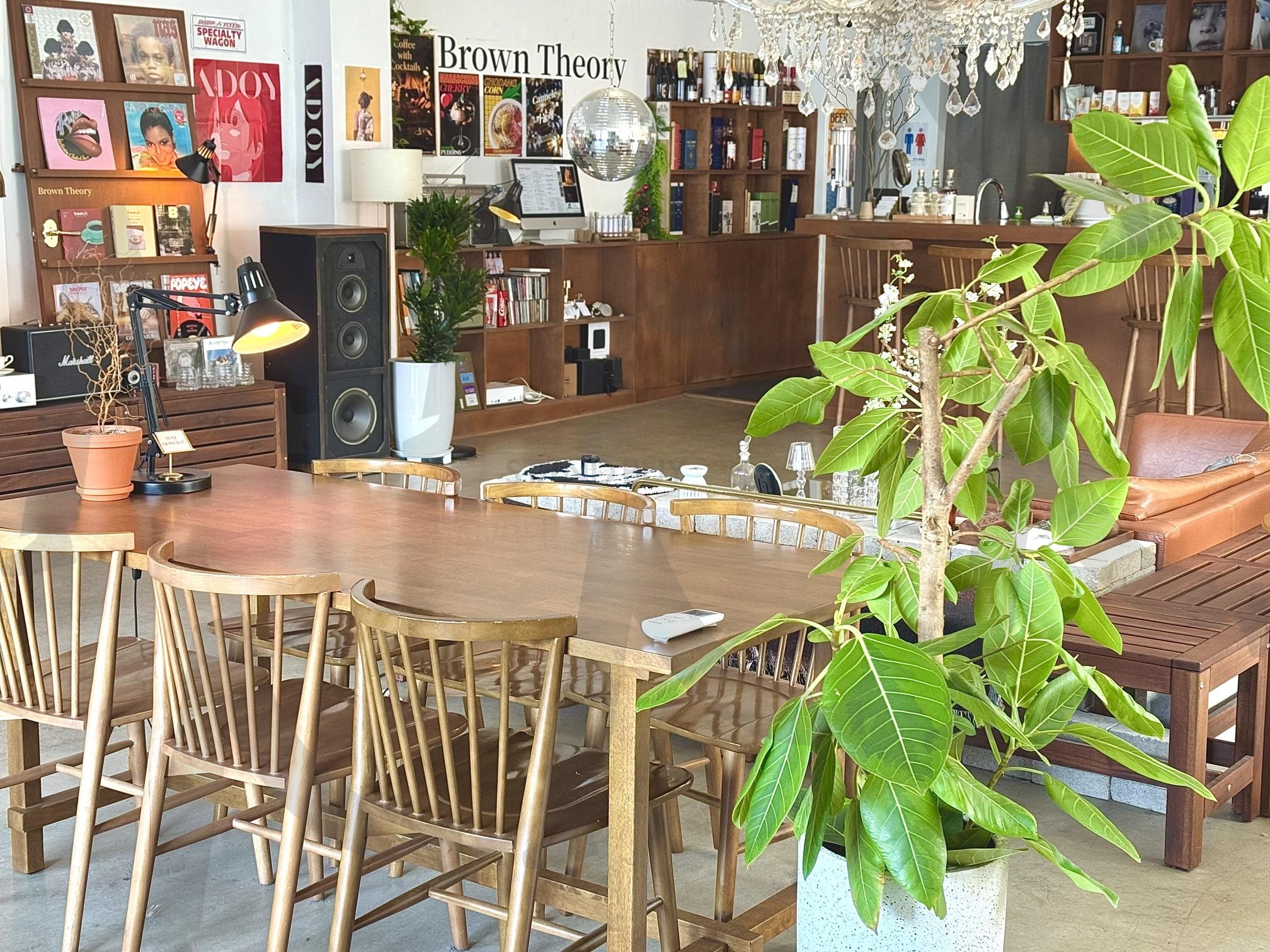 브라운띠어리 바&카페 | 계산역, 카페, 브라운띠어리, 바, 좌석, 자리, 공간디자인, 인테리어, Cafe | 스탠바이 STANDBUY 디지털 콘텐츠