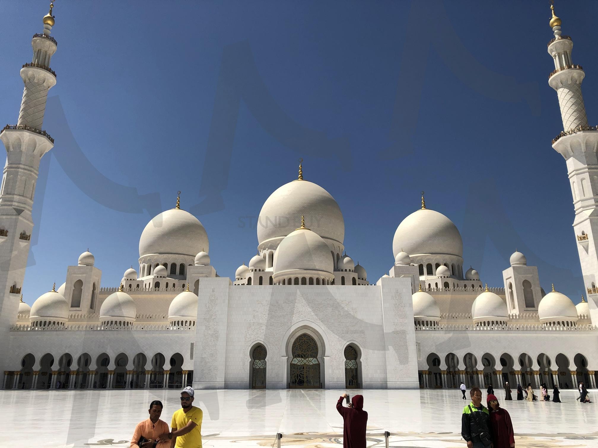 순백의 걸작, 셰이크 자이드 그랜드 모스크 | 그랜드 모스크, 아랍에미리트, UAE, 아부다비, 이슬람 건축, 모스크, 중동 여행, 이슬람, 랜드마크, 아랍 건축 | 스탠바이 STANDBUY 디지털 콘텐츠