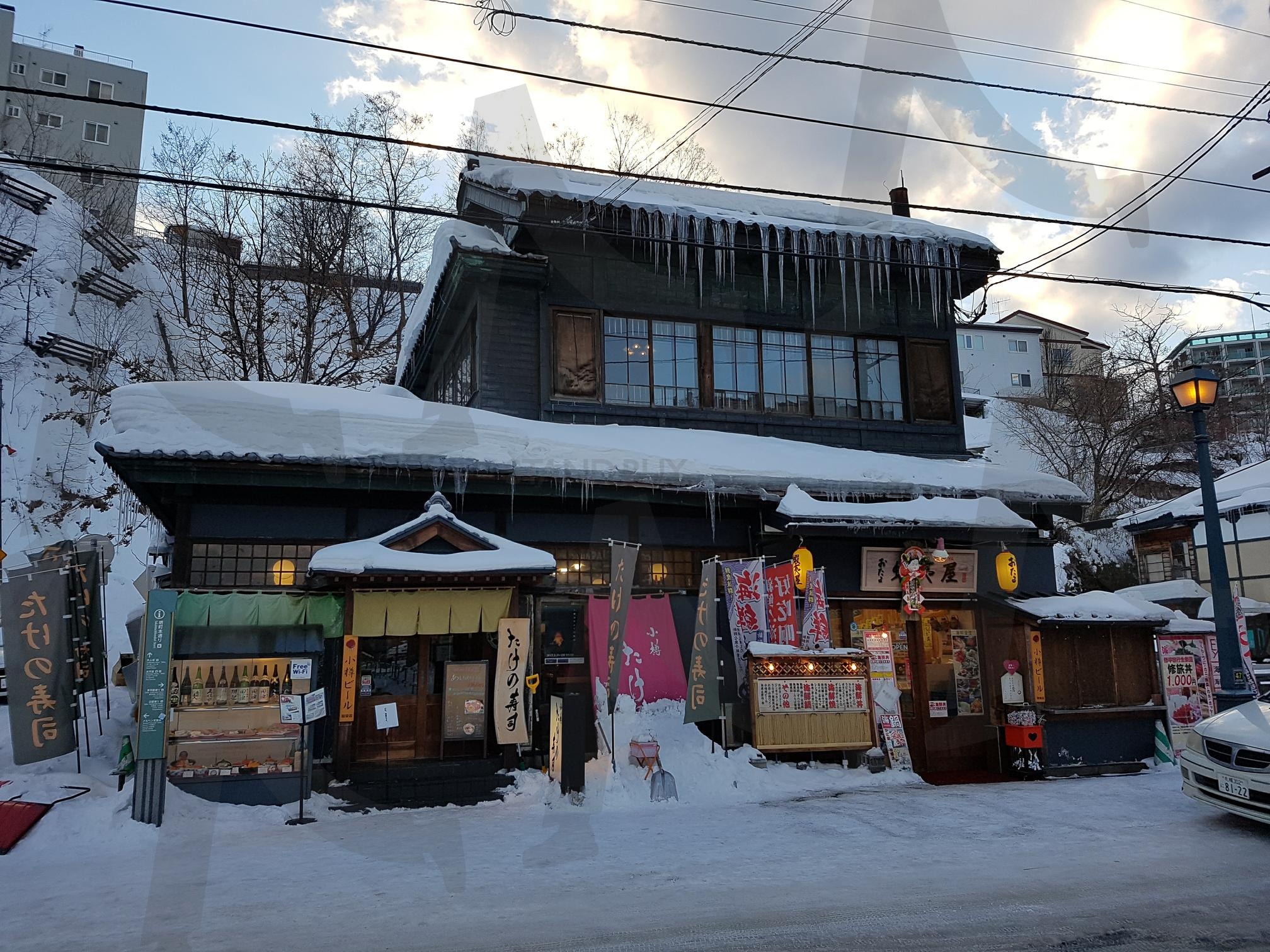 하코다테의 겨울 이자카야, 따뜻한 불빛 속으로 | 일본, 홋카이도, 겨울 여행, 이자카야, 온천과 맛집, 설경, 조명, 하코다테, 겨울 감성, 고드름 | 스탠바이 STANDBUY 디지털 콘텐츠