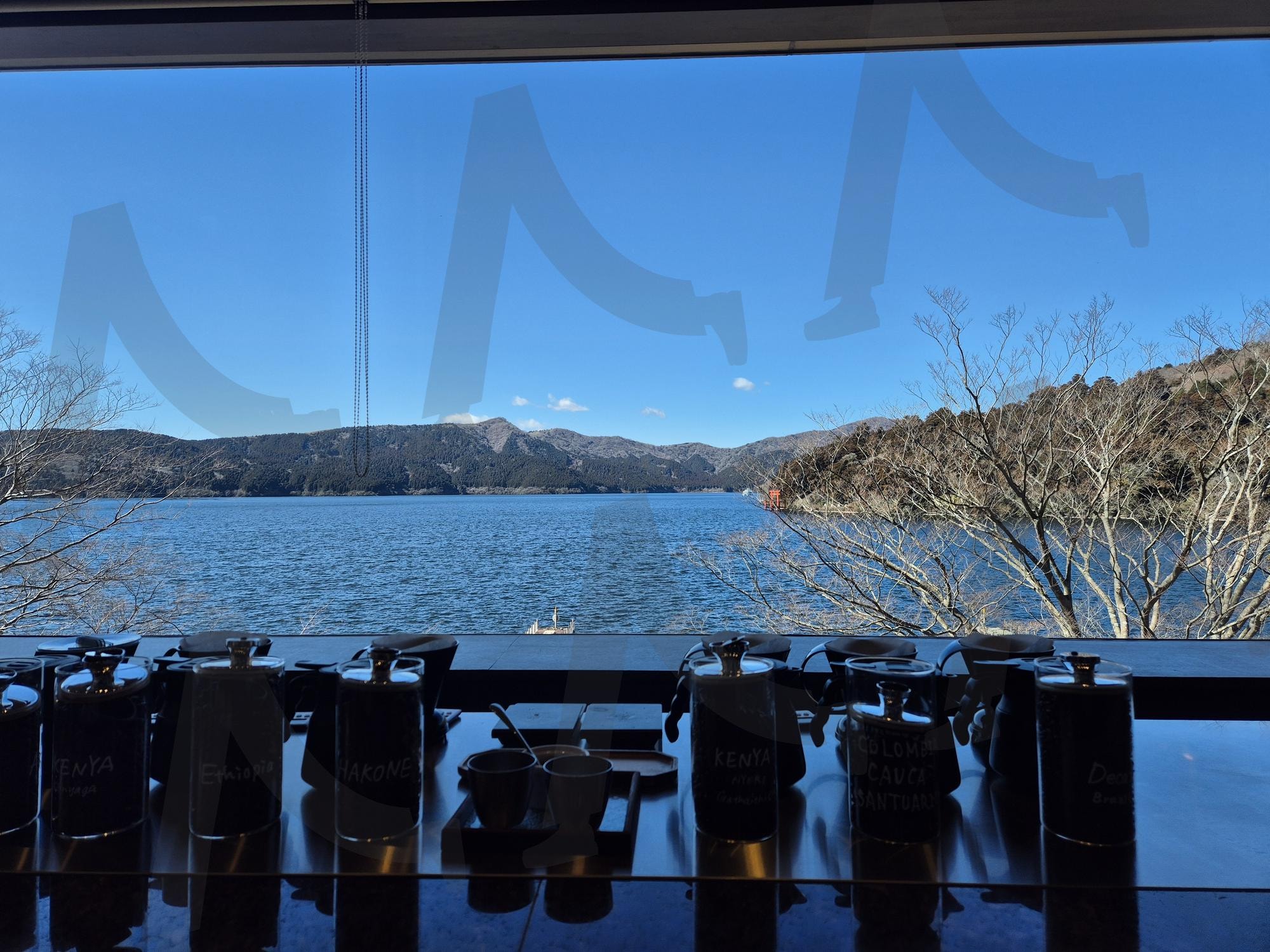 일상의 여유 | 카페, 통창, 호수, 일본 소도시, 하코네 | 스탠바이 STANDBUY 디지털 콘텐츠