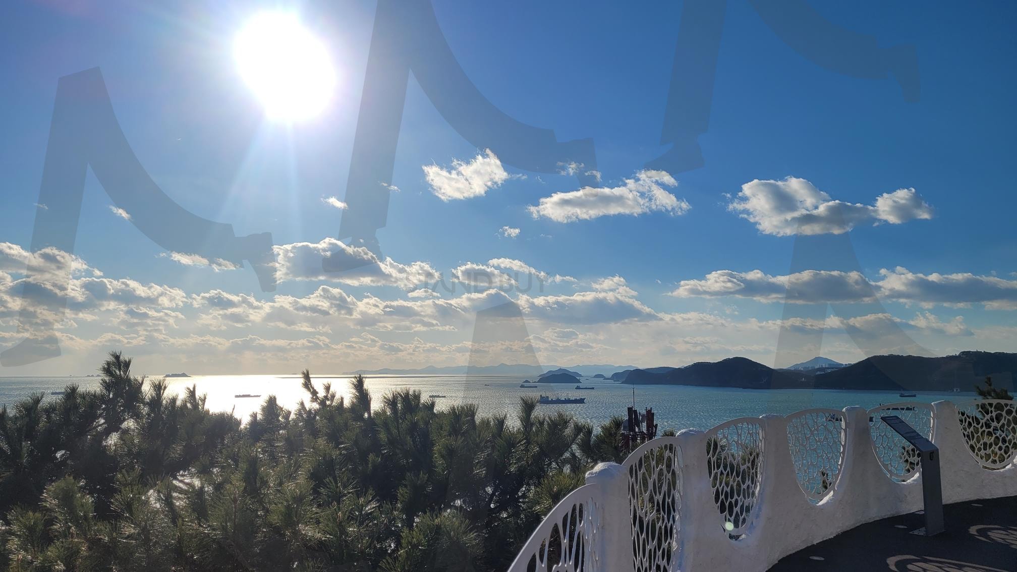 맑은 하늘과 바다 | 영도바다전망, 야외결혼식장, 부산해안풍경, 맑은하늘바다, 햇살좋은웨딩포토 | 스탠바이 STANDBUY 디지털 콘텐츠