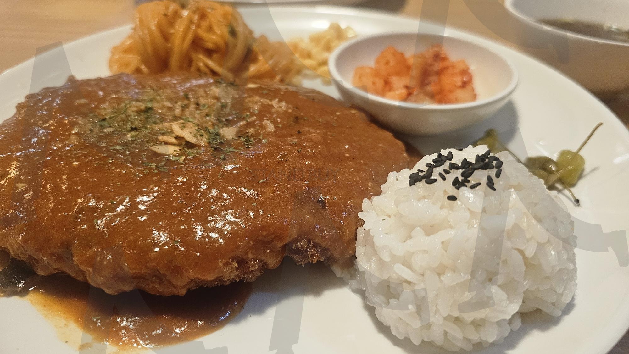 옛날왕돈가스와 크림스프 | 옛날돈가스, 크림스프, 경양식레스토랑, 양배추샐러드, 경양식돈가스, 미리내돈가스 | 스탠바이 STANDBUY 디지털 콘텐츠