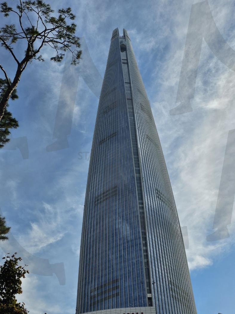 하늘을 꿈꾸다 | 타워, 건물, 전망대, 잠실, 하늘, 소나무, 롯데타워 | 스탠바이 STANDBUY 디지털 콘텐츠