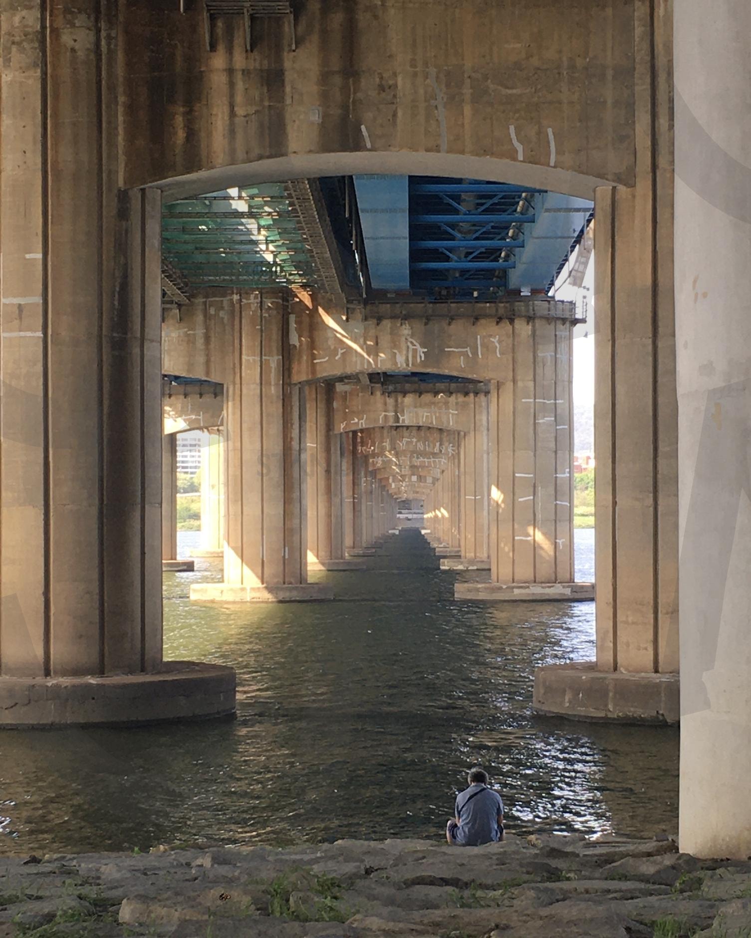 할아버지 시간 | 한강, 시간, 할아버지, 다리 밑, 휴식, 혼자만의 시간 | 스탠바이 STANDBUY 디지털 콘텐츠